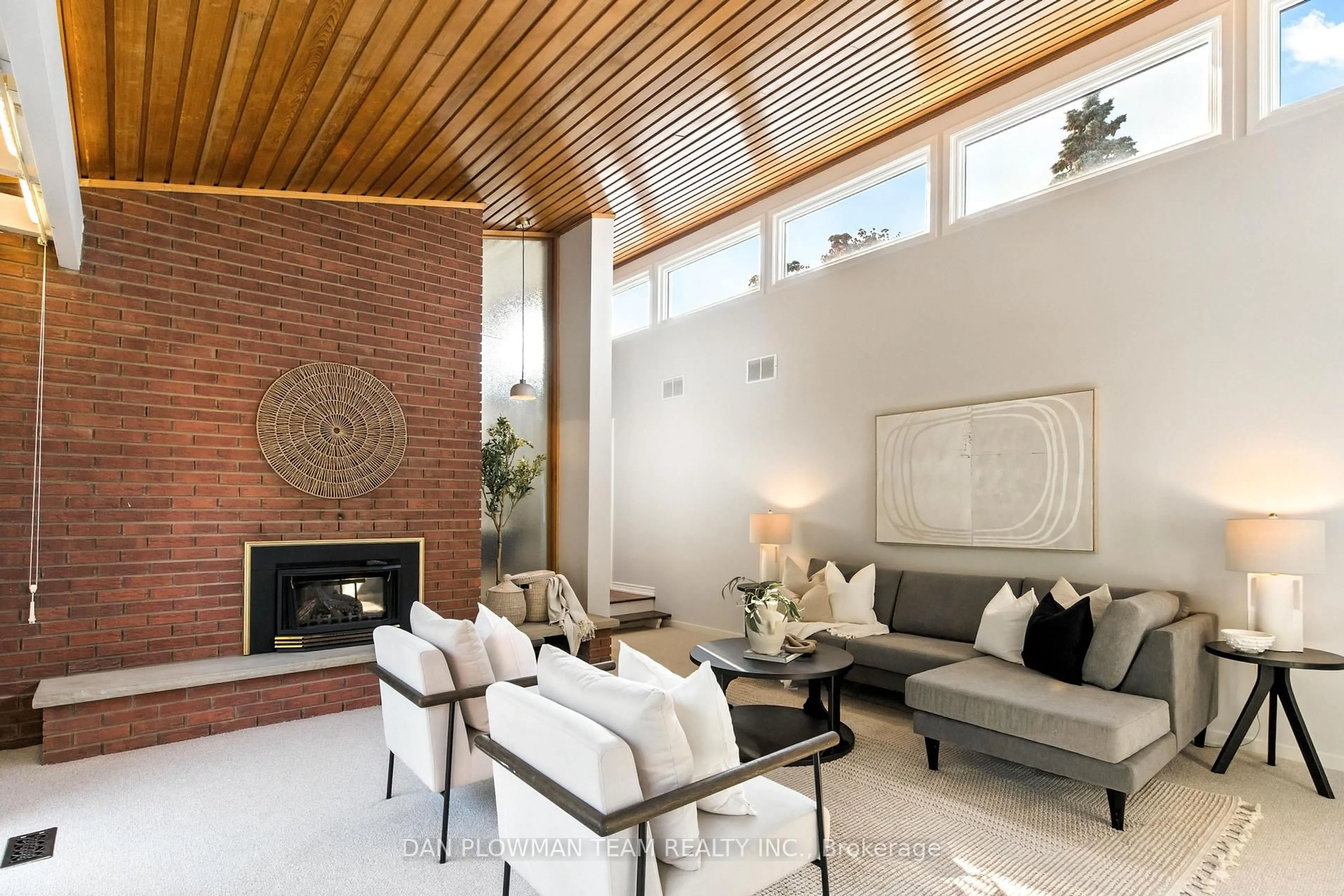 Living room with furniture, unknown for 83 Sherwood Rd, Ajax Ontario L1T 2Y7