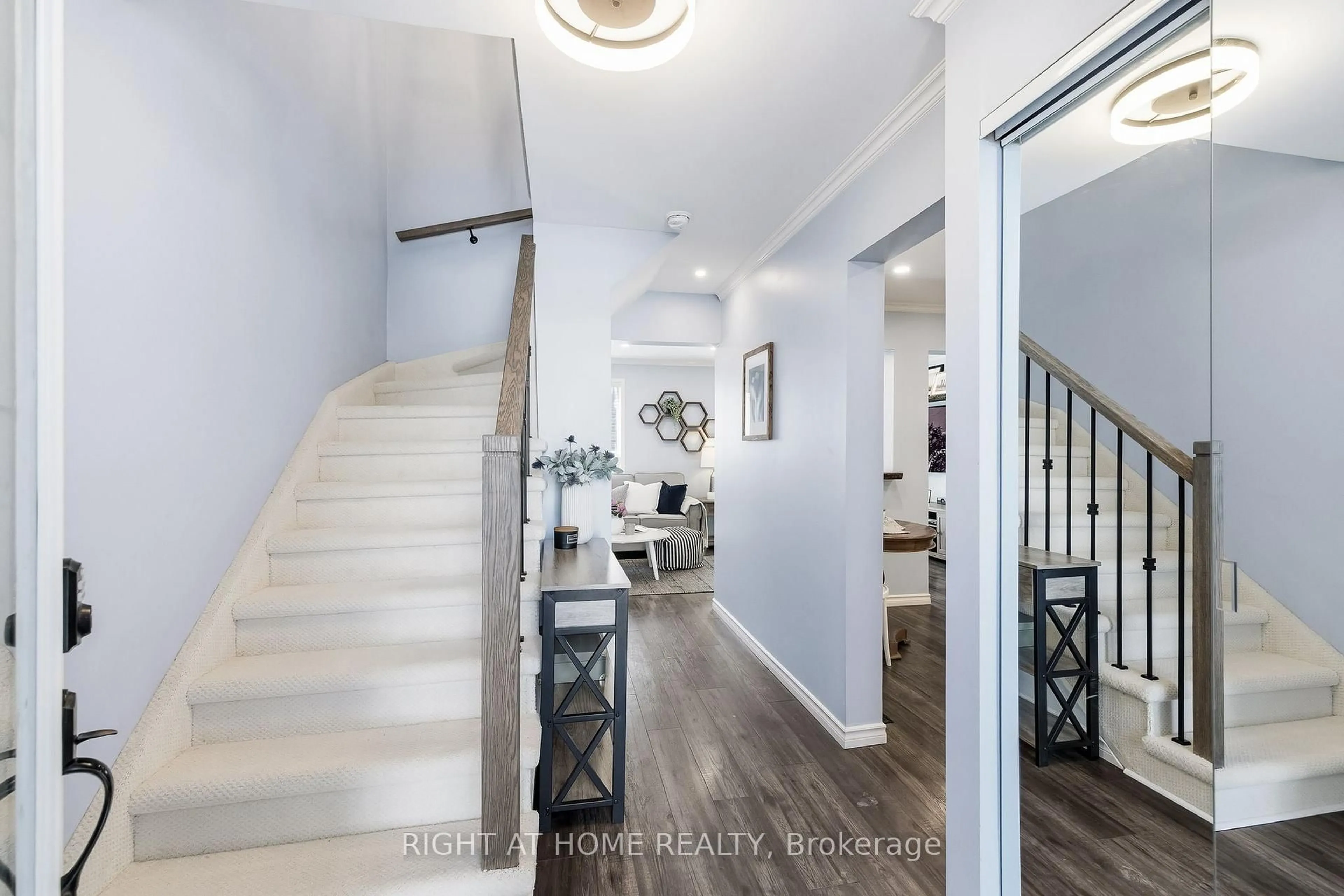 Indoor entryway for 76 Bushford St, Clarington Ontario L1E 2X1