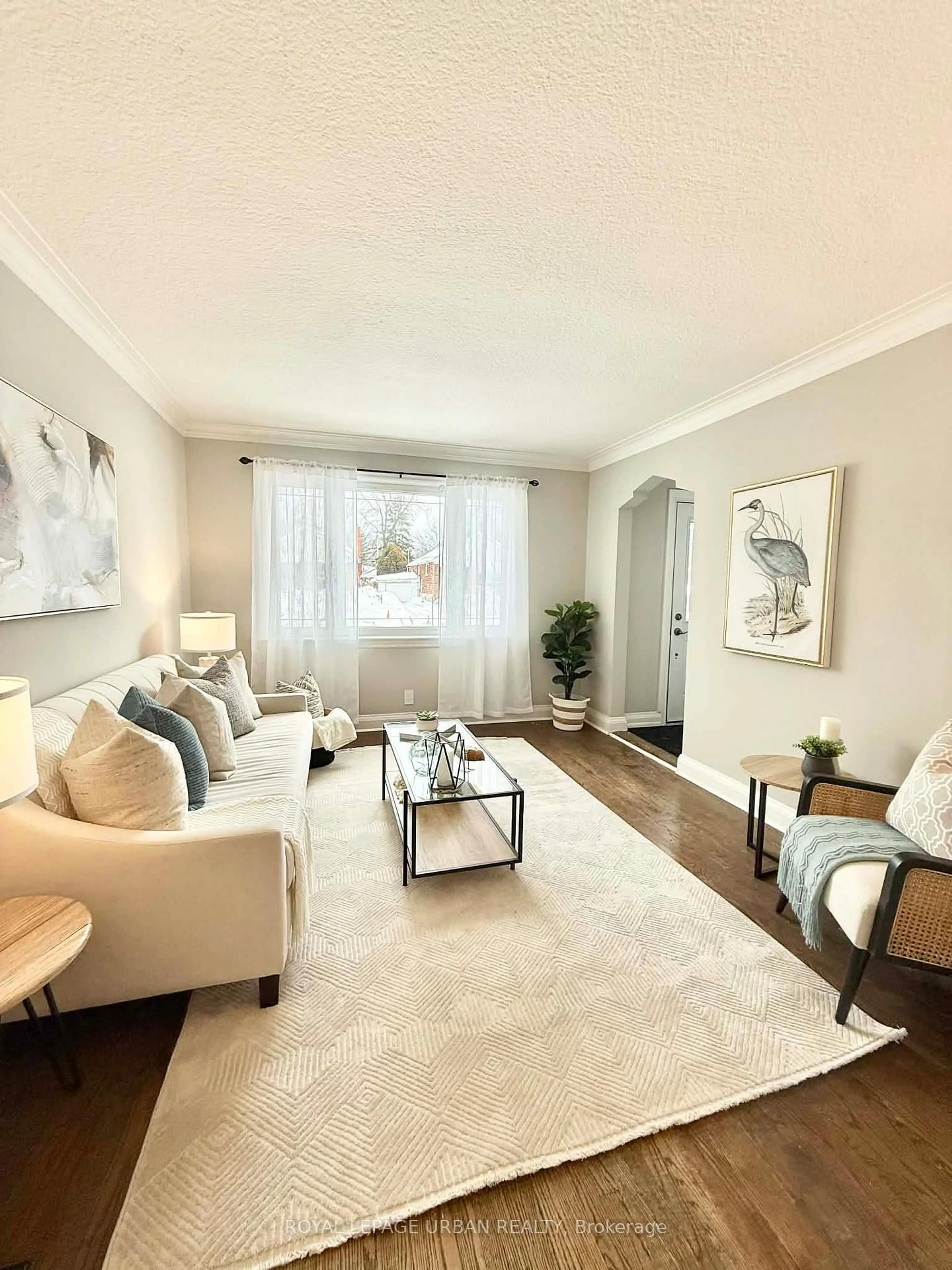 Living room with furniture, unknown for 84 Clonmore Dr, Toronto Ontario M1N 1X8