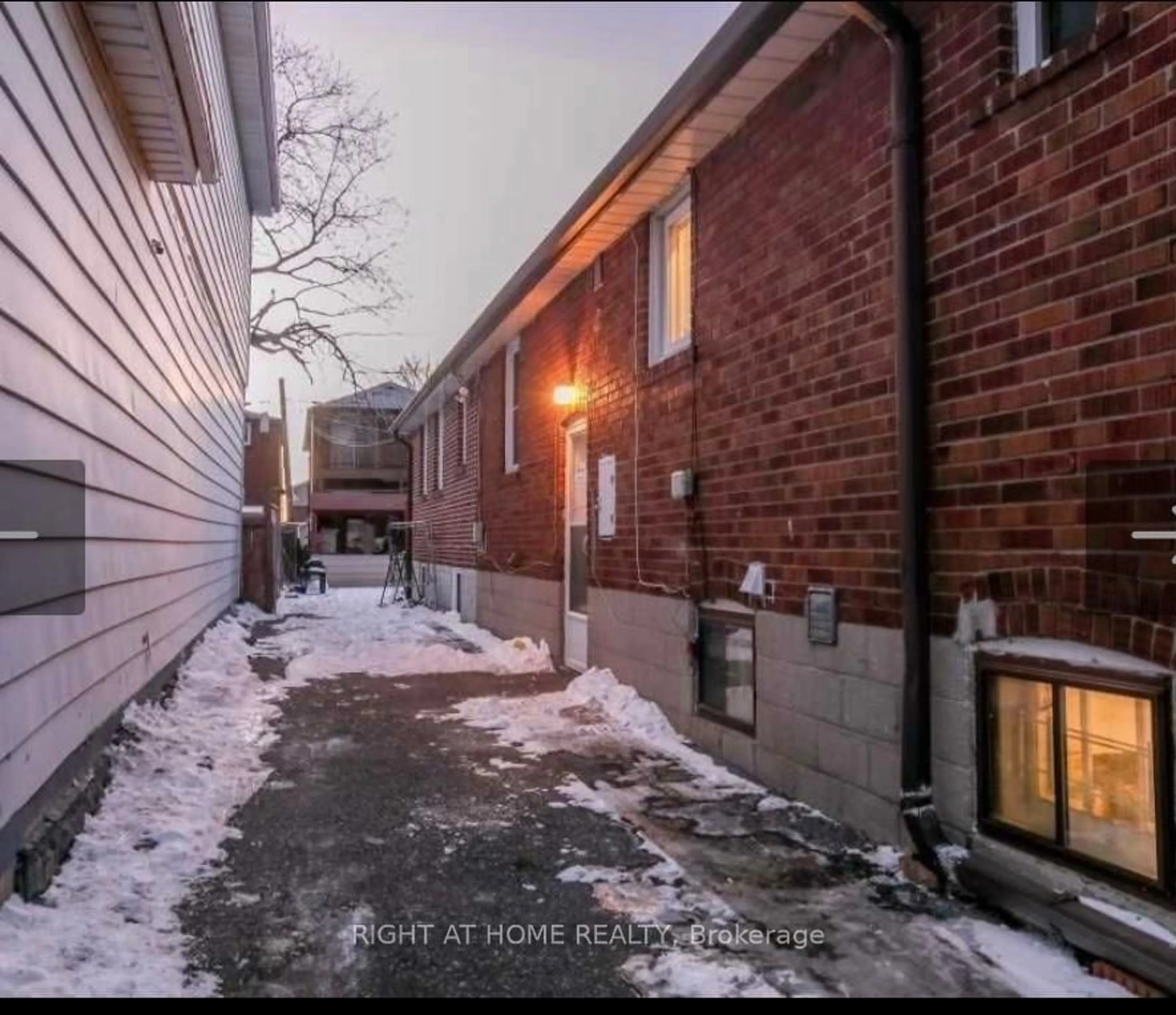 Unknown for 90 Pharmacy Ave, Toronto Ontario M1L 3E5