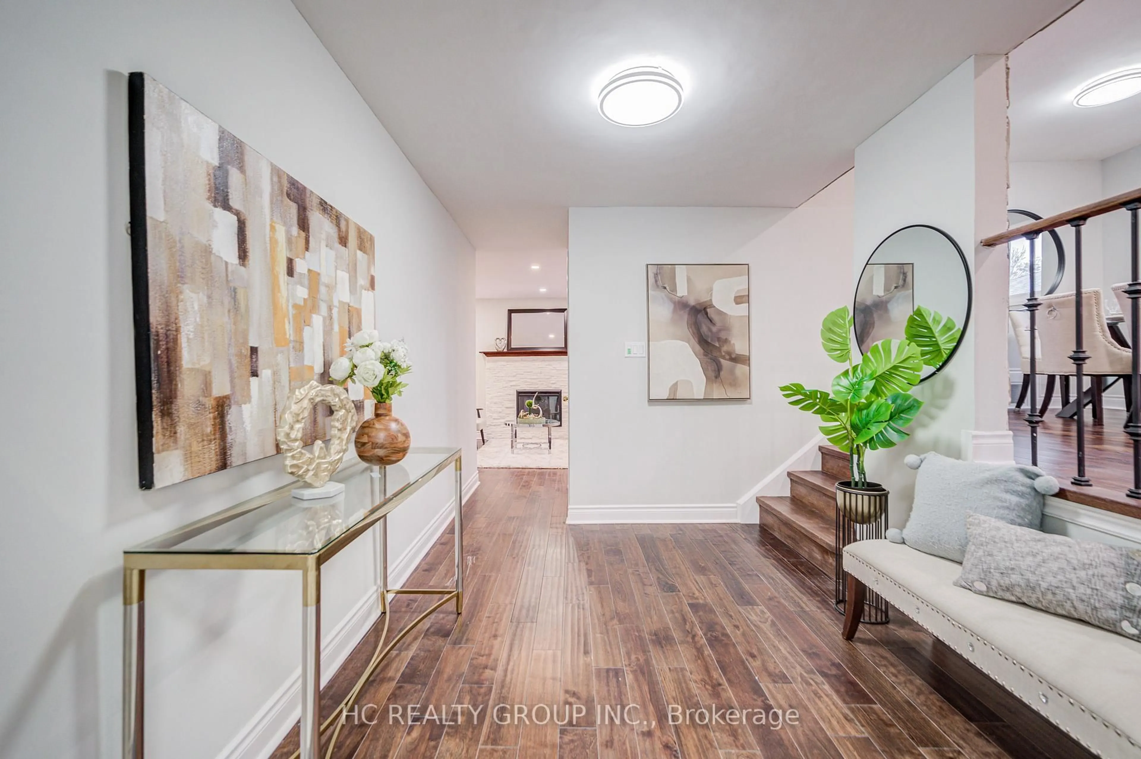 Indoor entryway for 23 Boarhill Dr, Toronto Ontario M1S 2L9