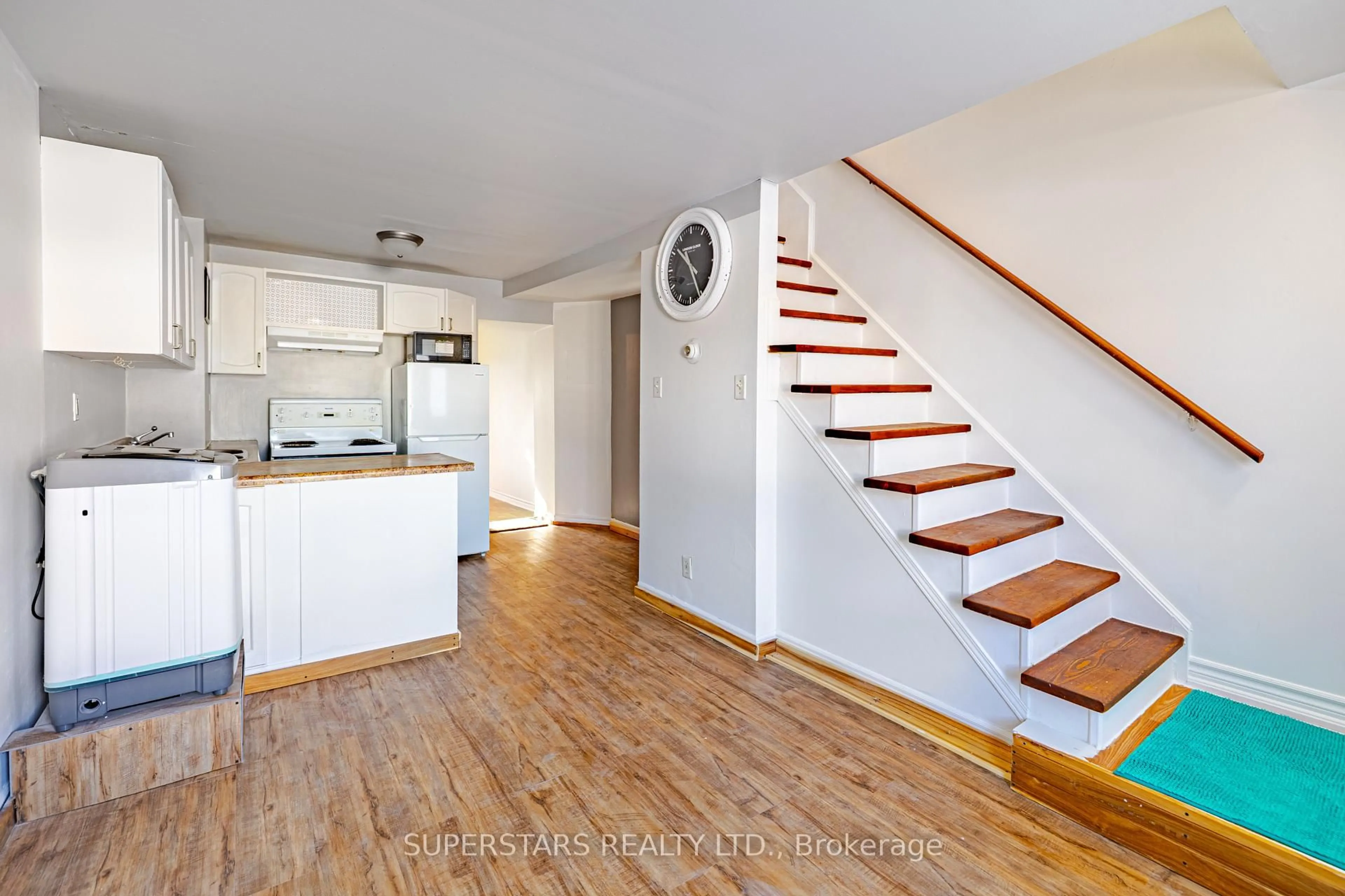 Unknown for 165 1/2 Olive Ave, Oshawa Ontario L1H 2P1