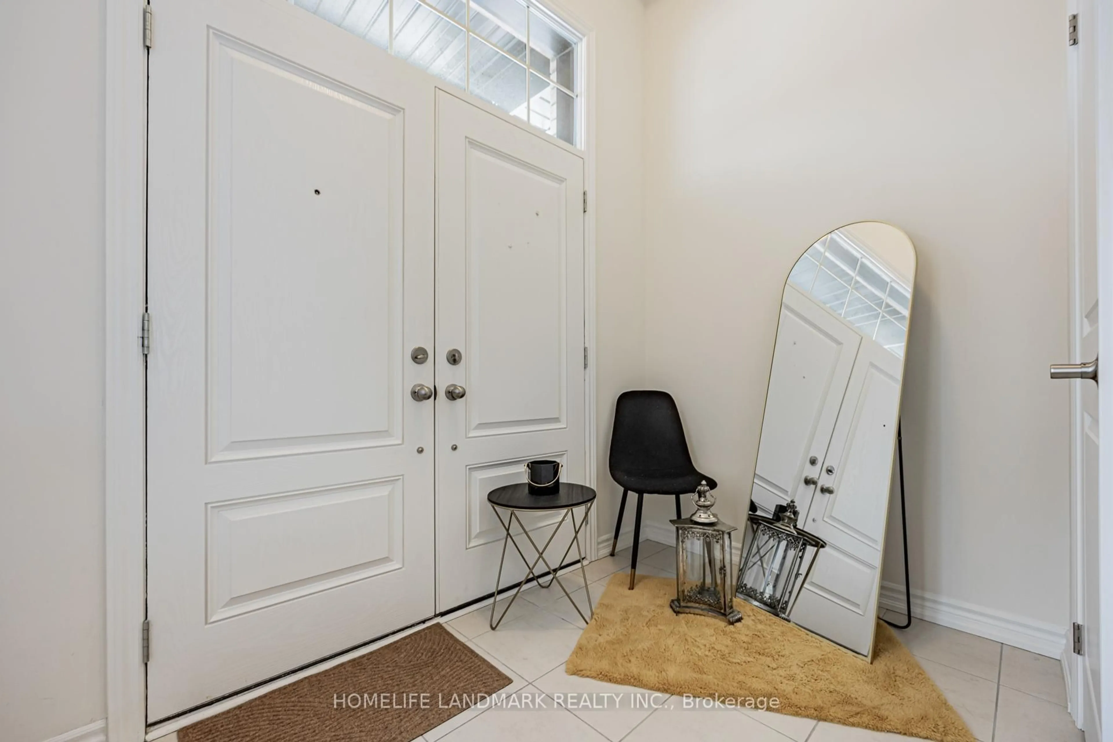 Indoor entryway for 1102 Pisces Tr, Pickering Ontario L1X 0P8