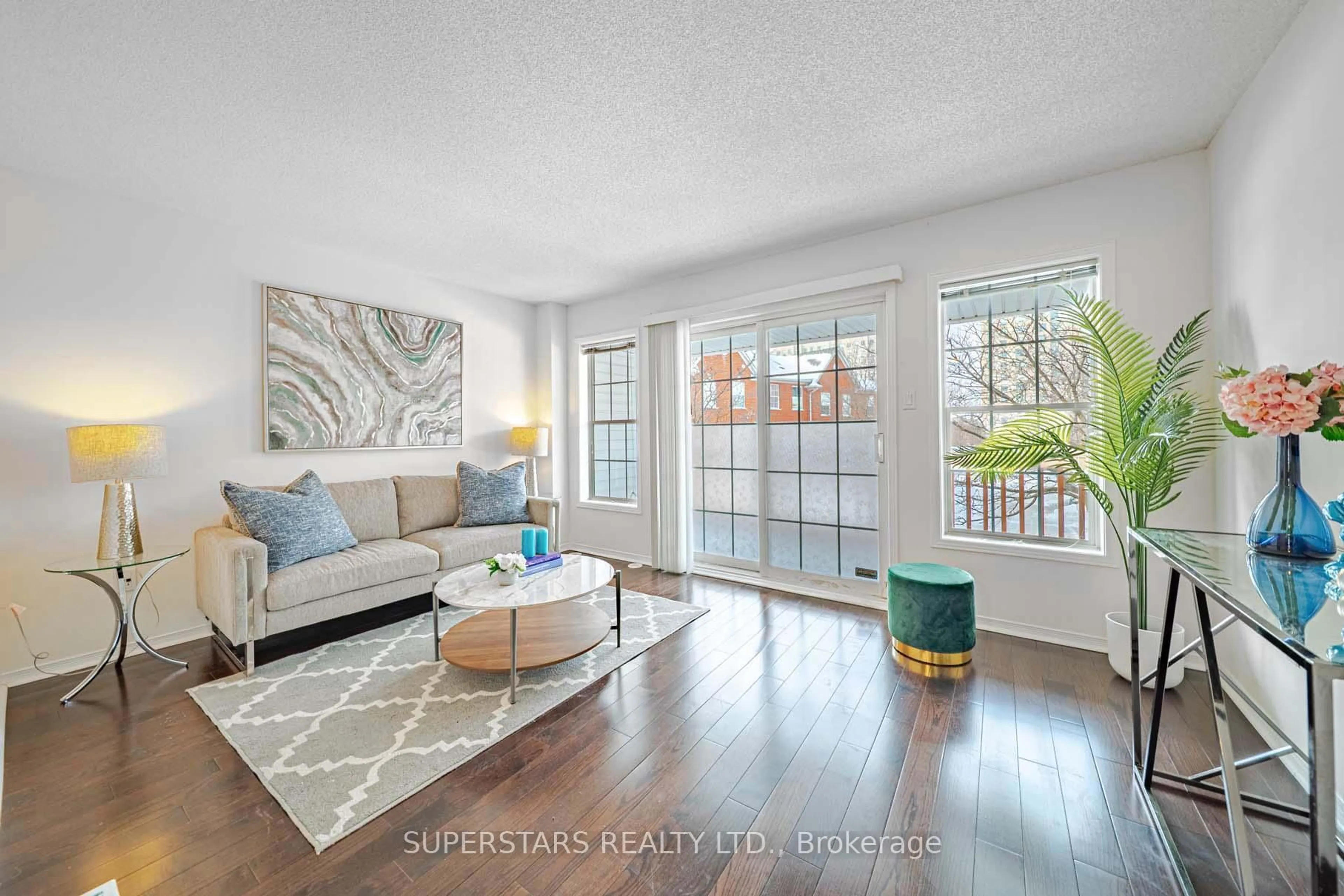 Living room with furniture, unknown for 813 Sandhurst Circ, Toronto Ontario M1S 5S1