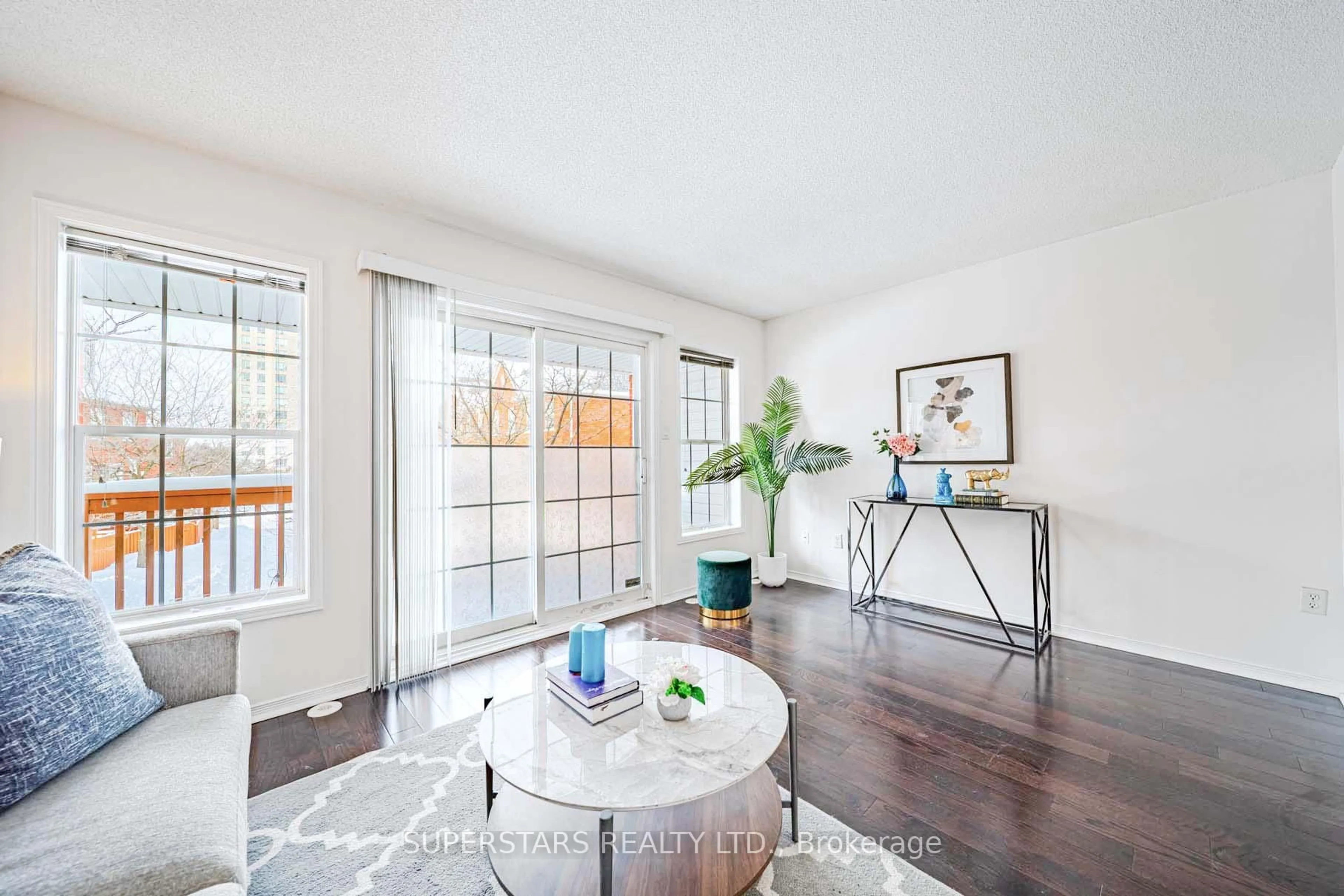 A pic of a room for 813 Sandhurst Circ, Toronto Ontario M1S 5S1