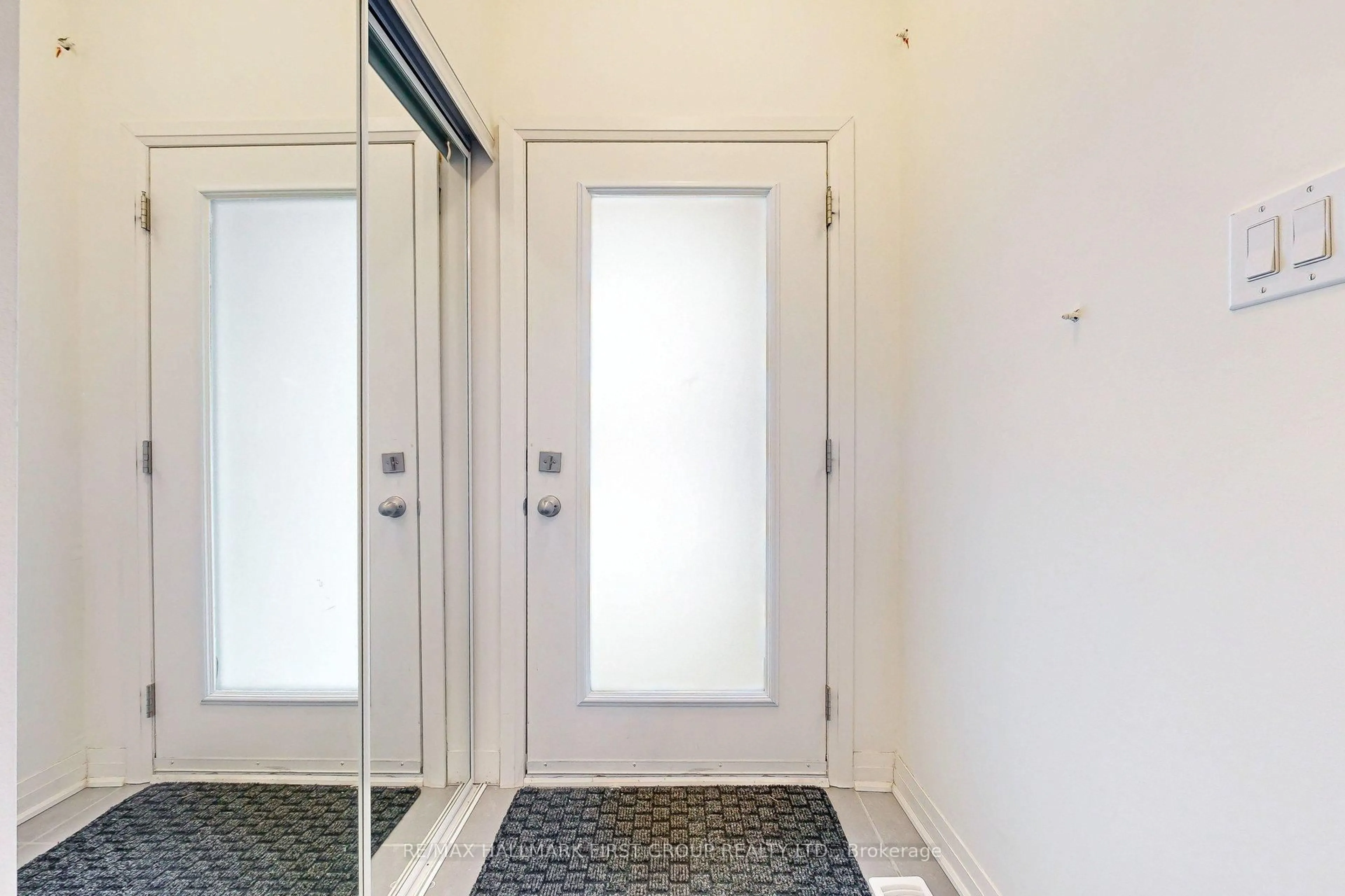 Indoor entryway for 106 Caspian Sq #42, Clarington Ontario L1C 7G3