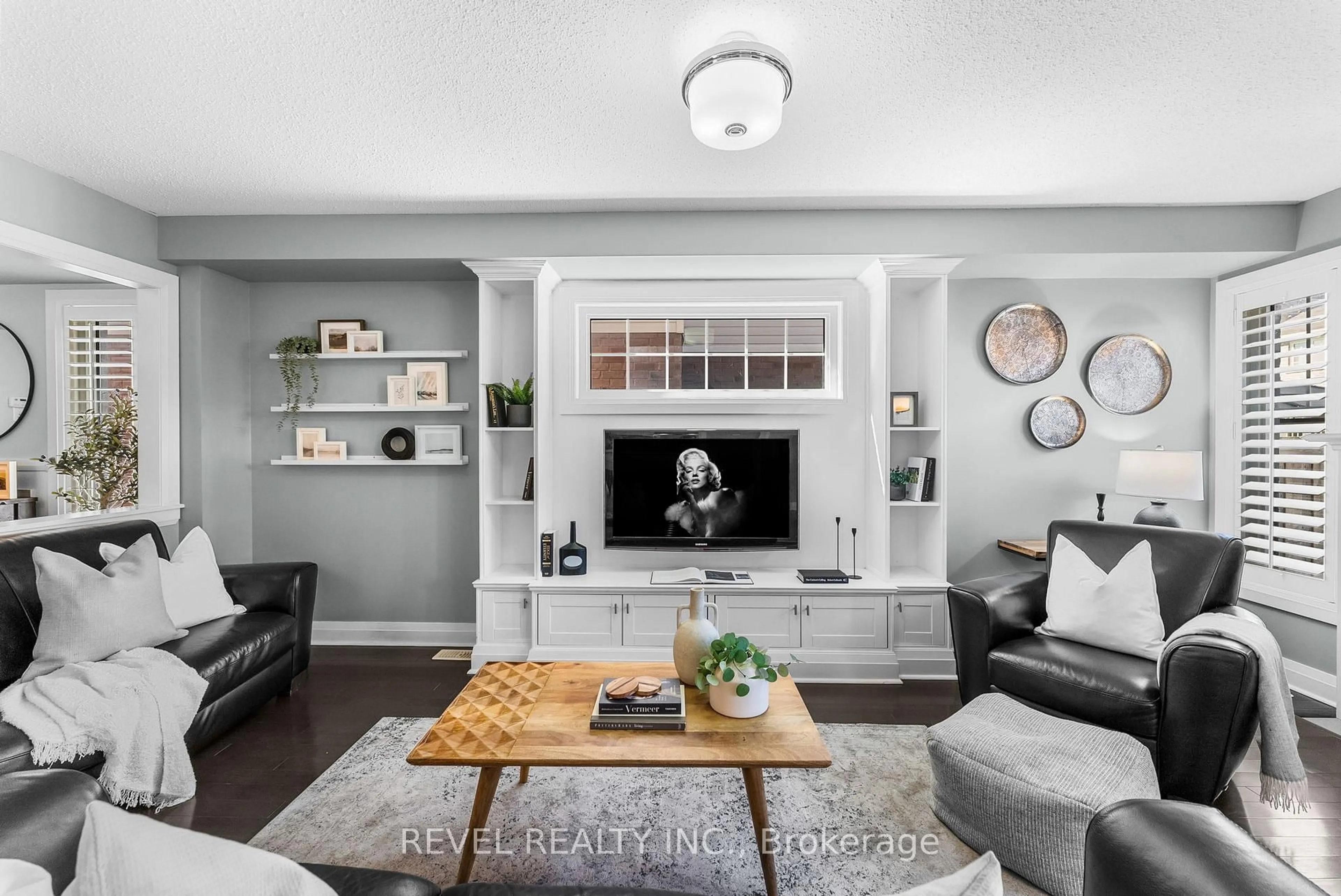 Living room with furniture, unknown for 97 Sharplin Dr, Ajax Ontario L1Z 0P3