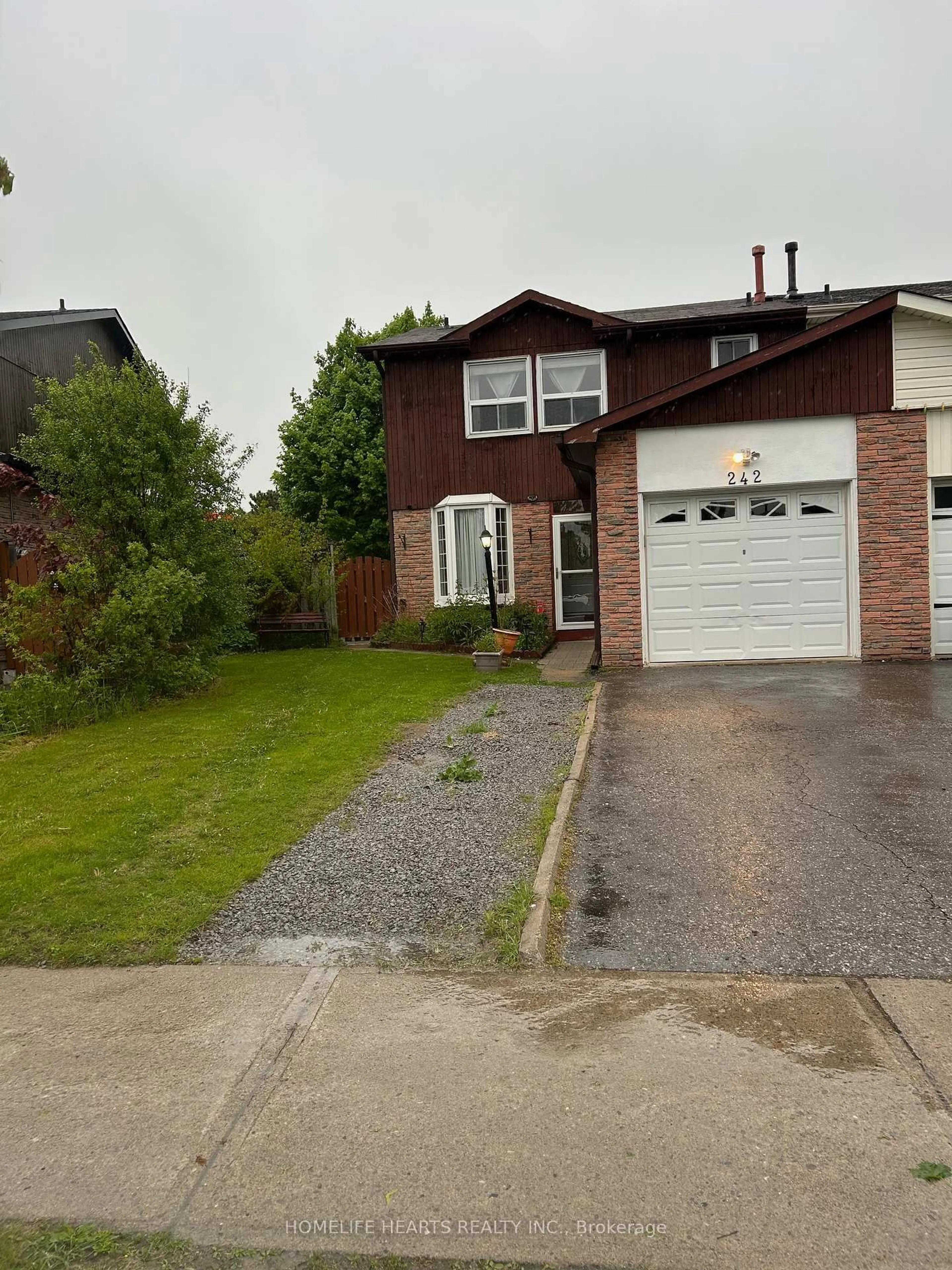 A pic from outside/outdoor area/front of a property/back of a property/a pic from drone, street for 242 Braymore Blvd, Toronto Ontario M1B 2G8