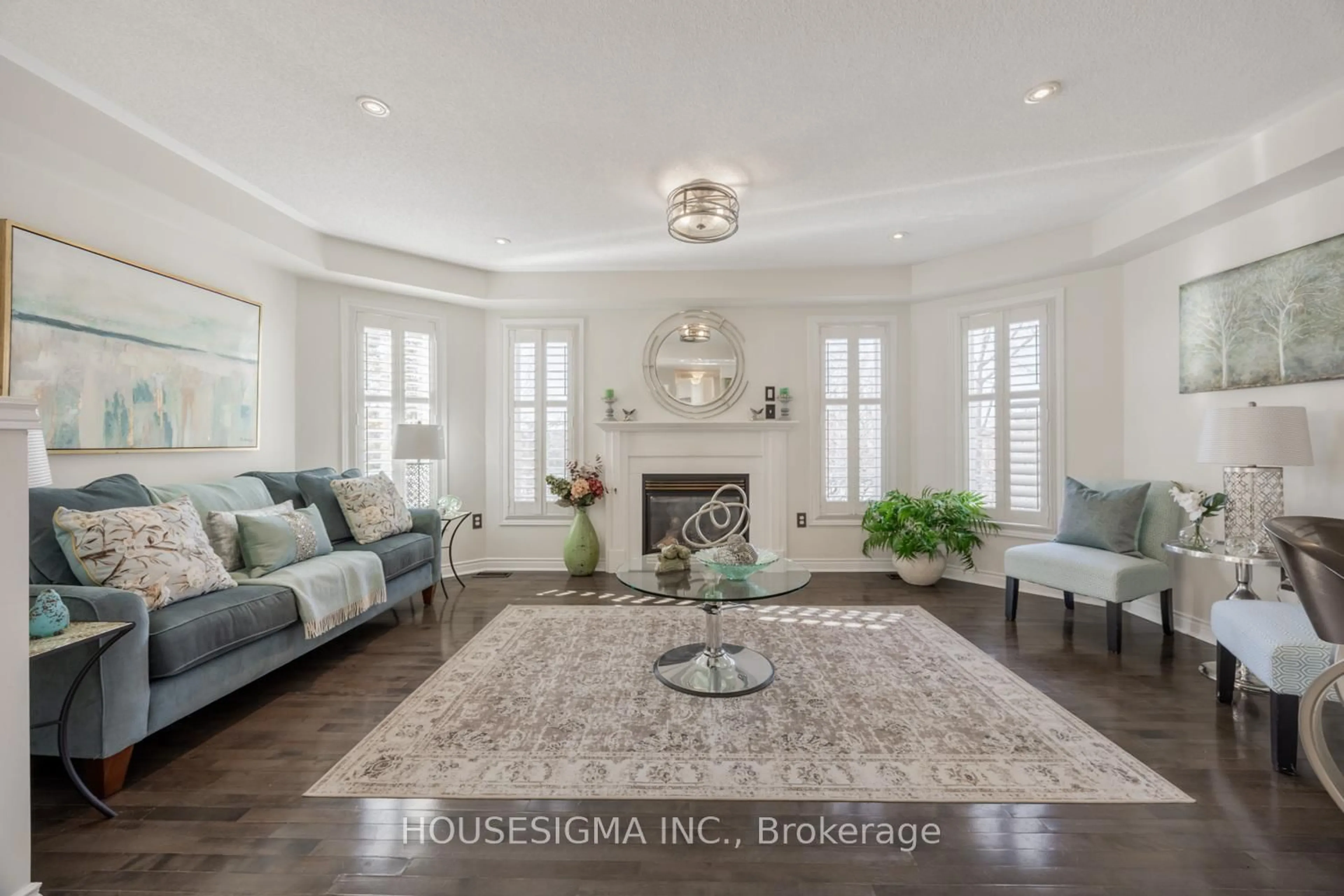 Living room with furniture, unknown for 123 ROOT Cres, Ajax Ontario L1T 4L5