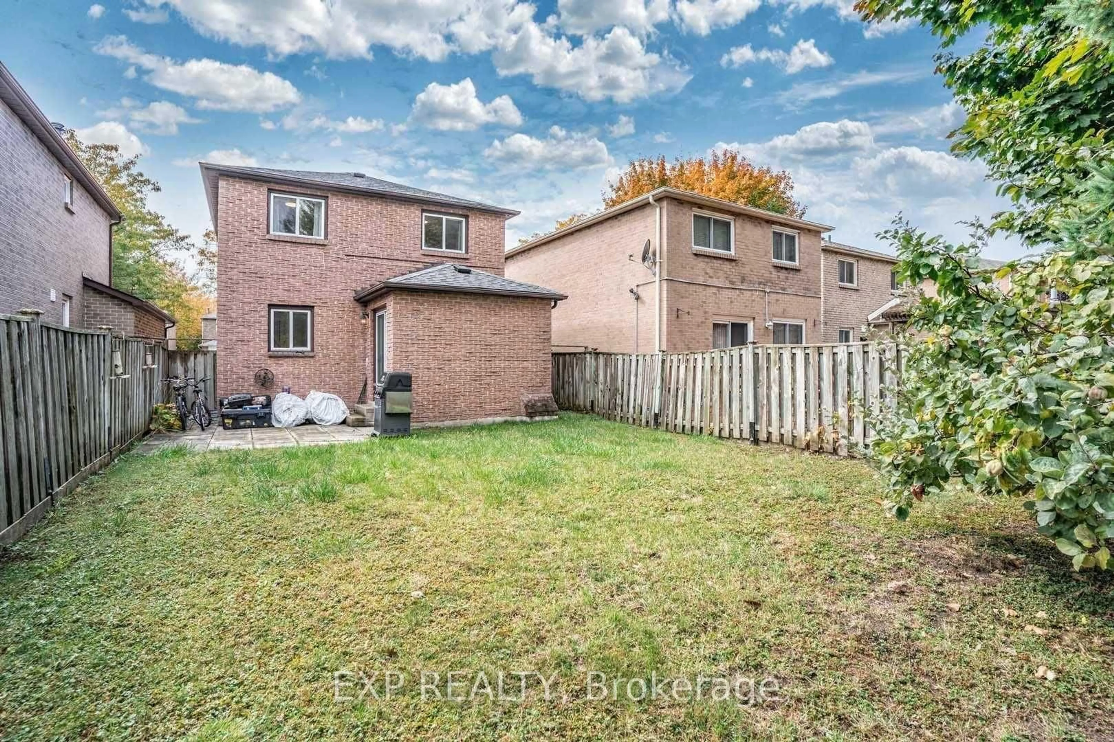 A pic from outside/outdoor area/front of a property/back of a property/a pic from drone, street for 63 Barrett Cres, Ajax Ontario L1T 2C5