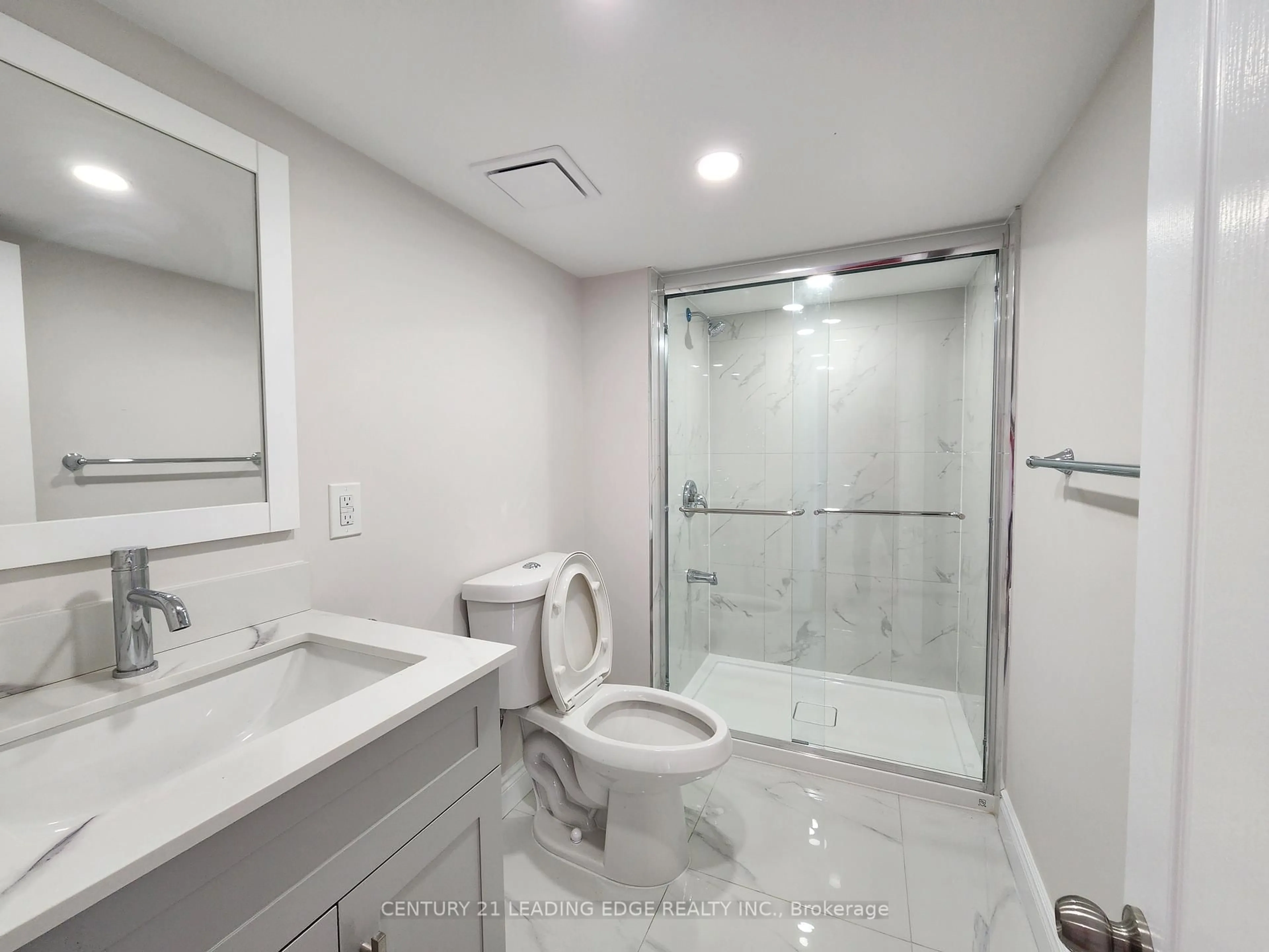 Standard bathroom, ceramic/tile floor for 53 Milford Haven Dr, Toronto Ontario M1G 3C7
