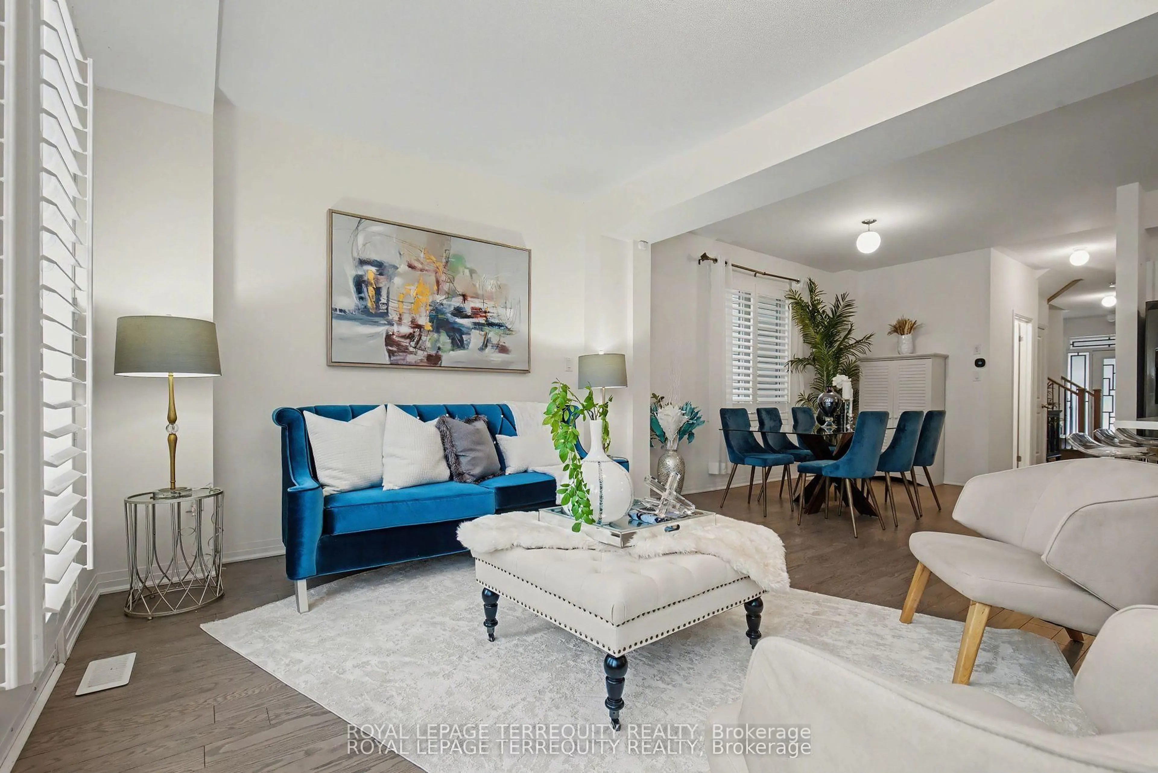 Living room with furniture, unknown for 39 Crows Nest Lane, Clarington Ontario L1C 4A9