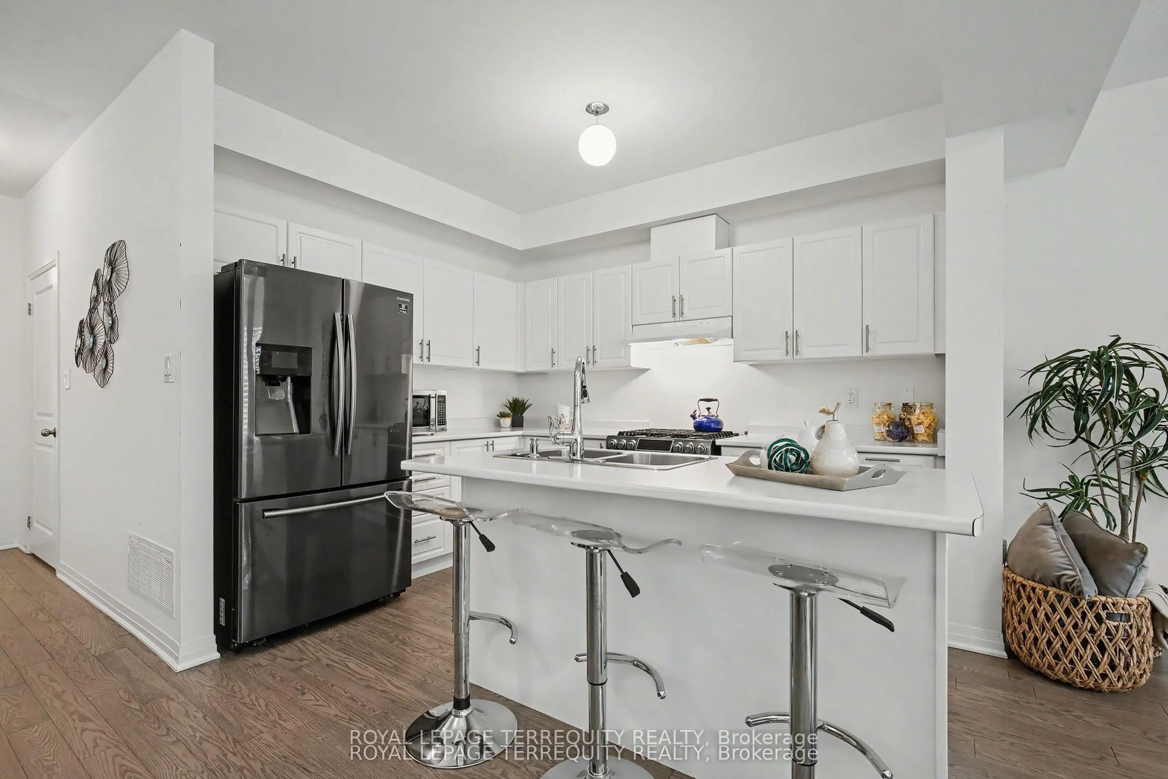 Standard kitchen, unknown for 39 Crows Nest Lane, Clarington Ontario L1C 4A9