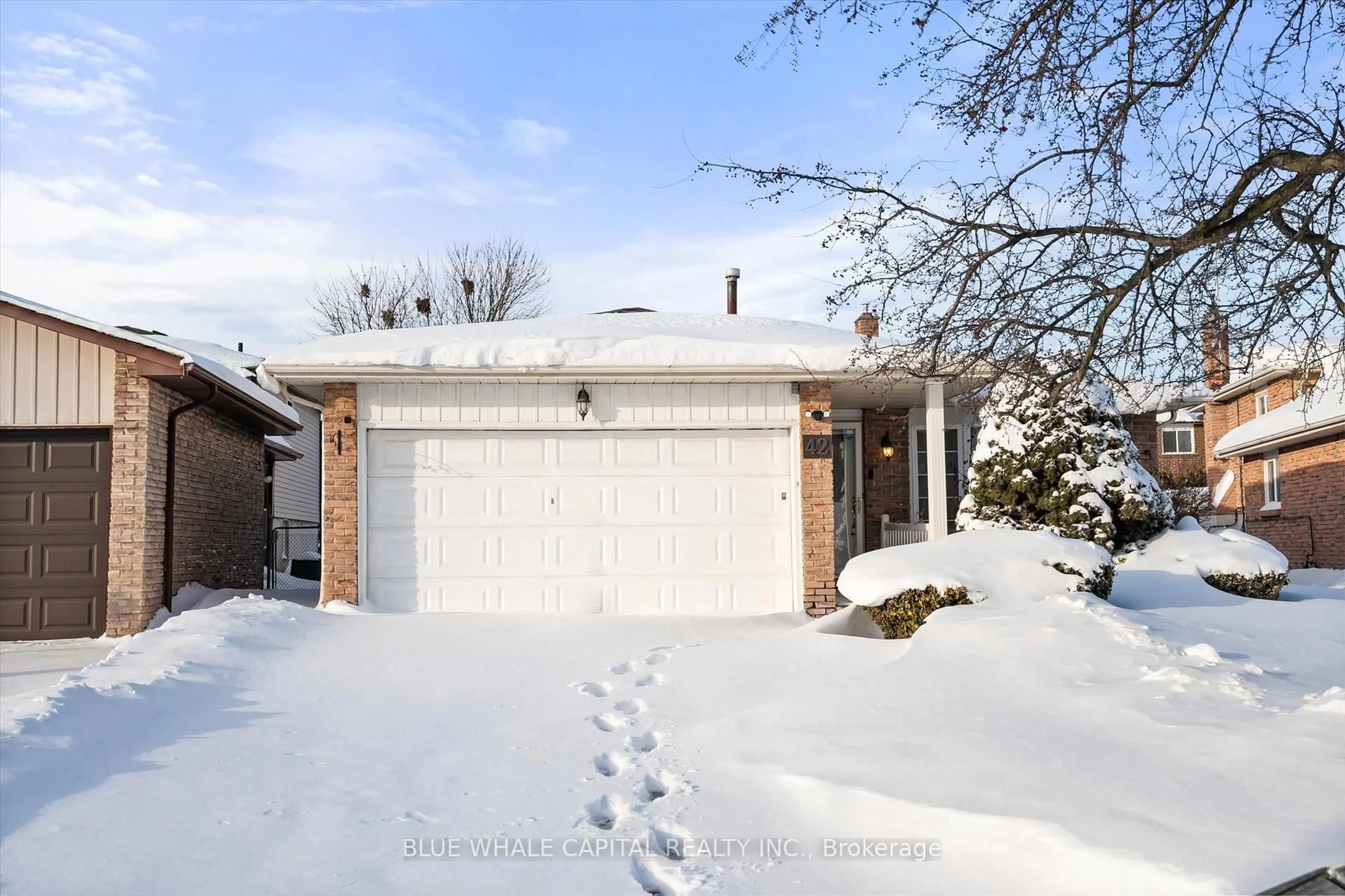 Indoor garage for 42 Fireside Dr, Toronto Ontario M1B 2E9
