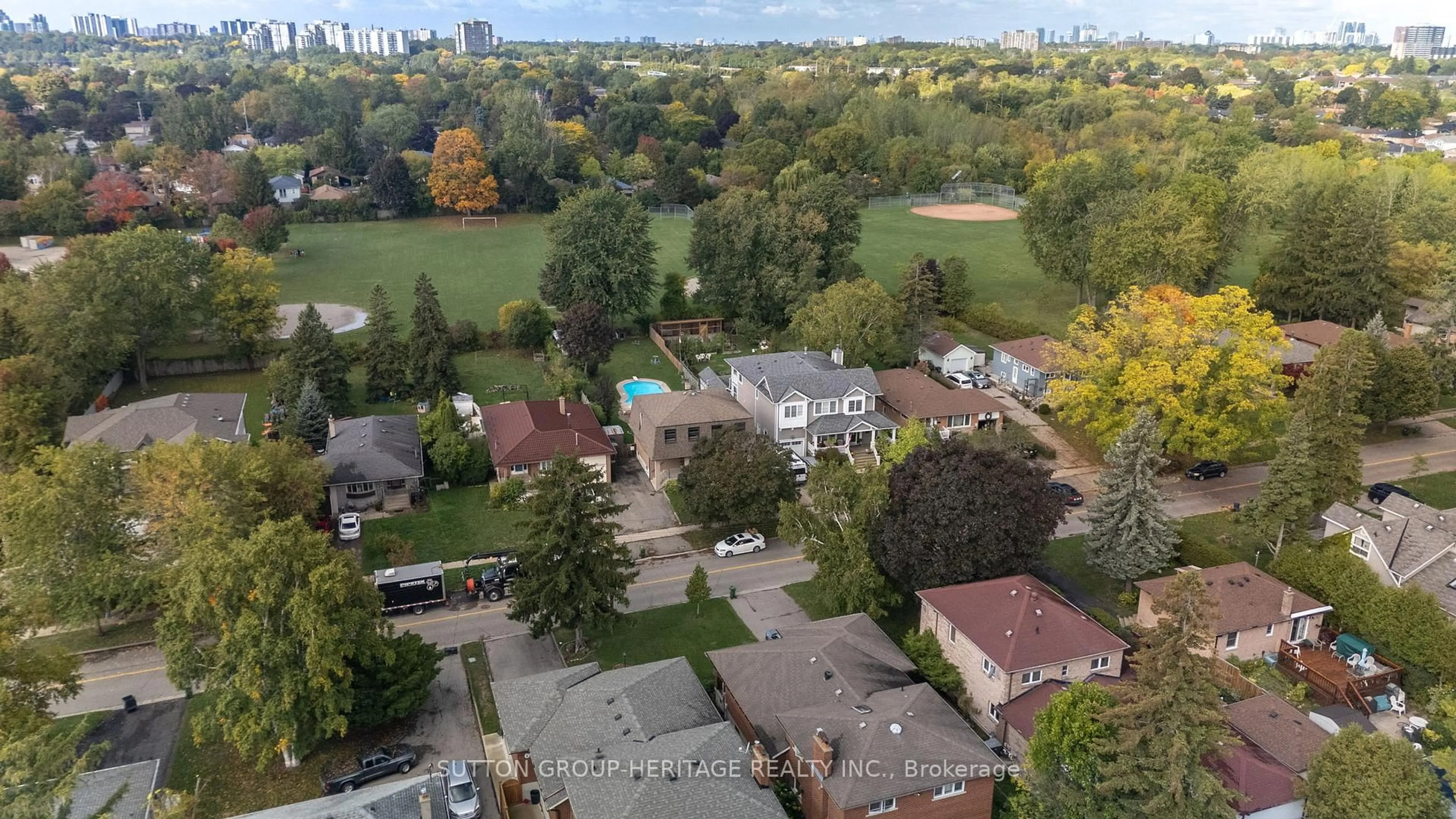 A pic from outside/outdoor area/front of a property/back of a property/a pic from drone, city buildings view from balcony for 50 Poplar Rd, Toronto Ontario M1E 1Z3