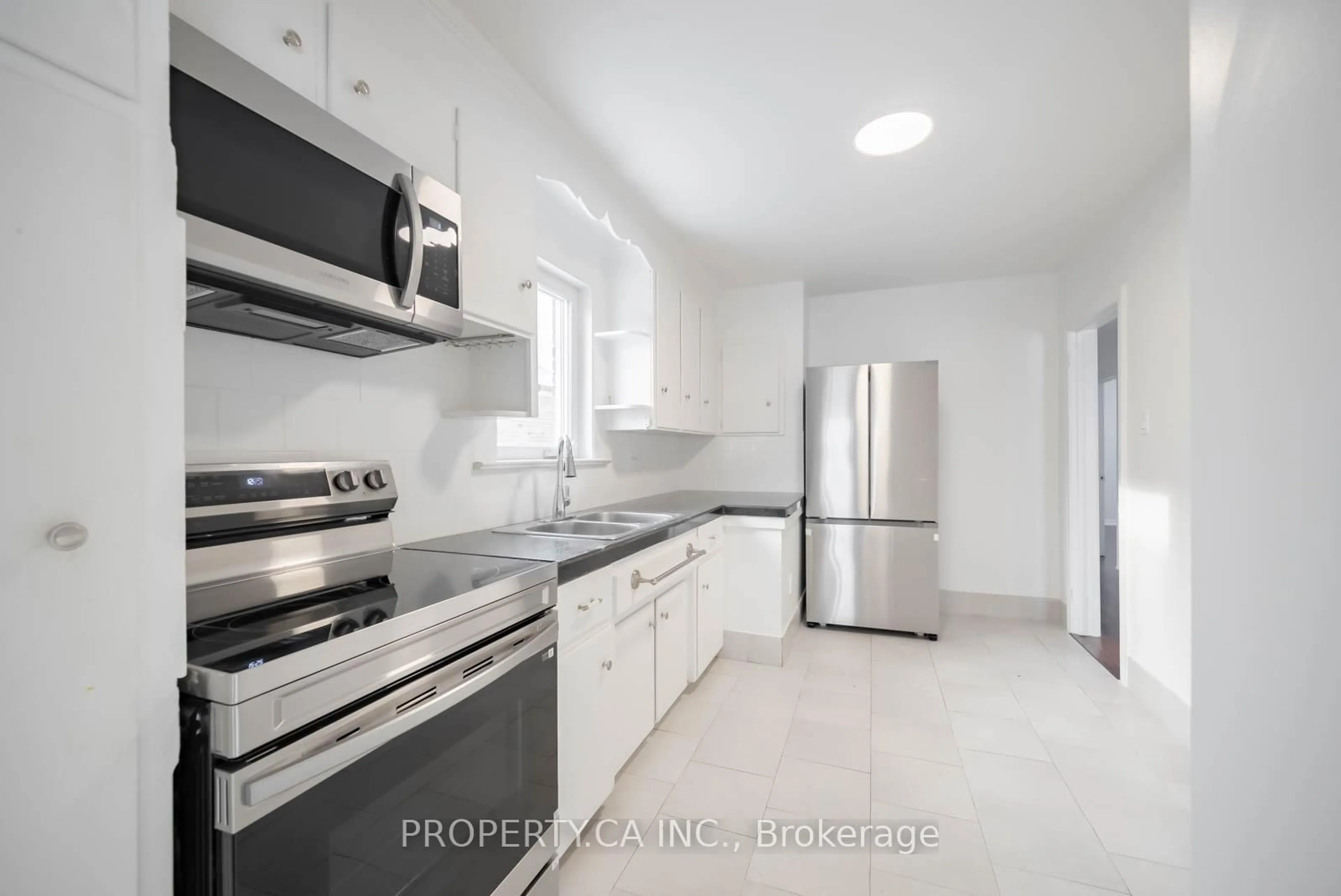 Standard kitchen, ceramic/tile floor for 1592 Pharmacy Ave, Toronto Ontario M1R 2K7