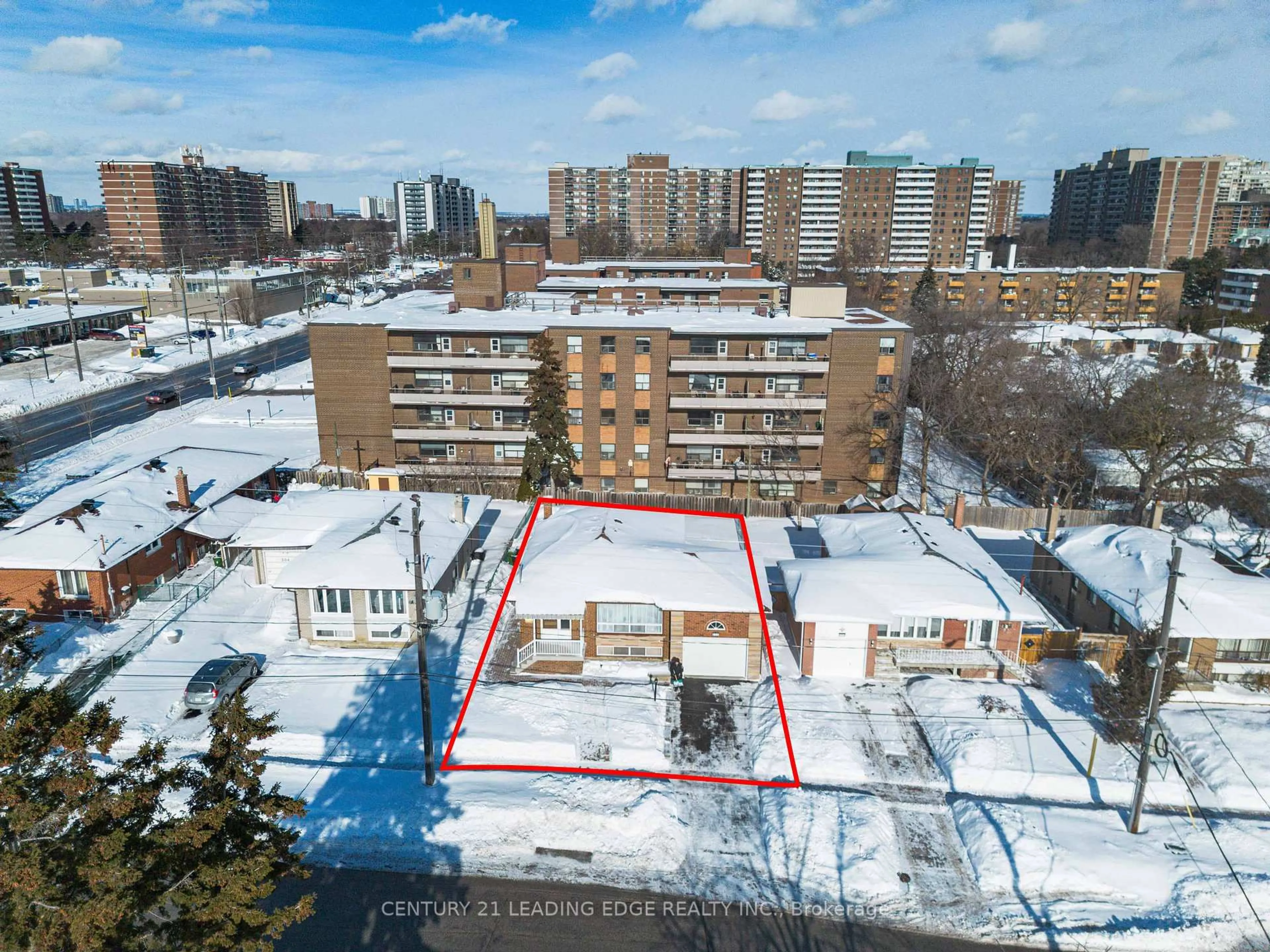 A pic from outside/outdoor area/front of a property/back of a property/a pic from drone, building for 206 Cass Ave, Toronto Ontario M1T 2C2