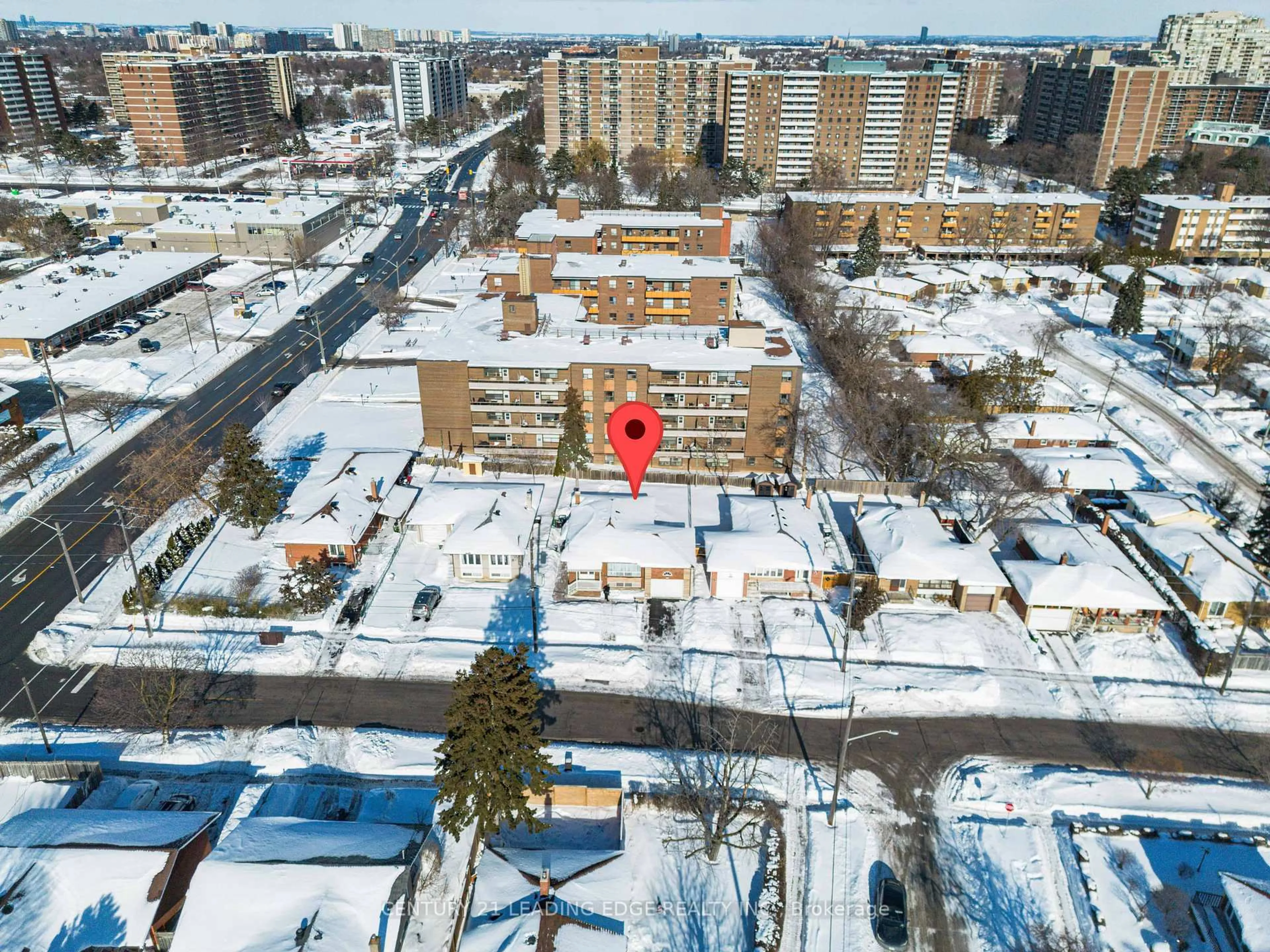A pic from outside/outdoor area/front of a property/back of a property/a pic from drone, unknown for 206 Cass Ave, Toronto Ontario M1T 2C2