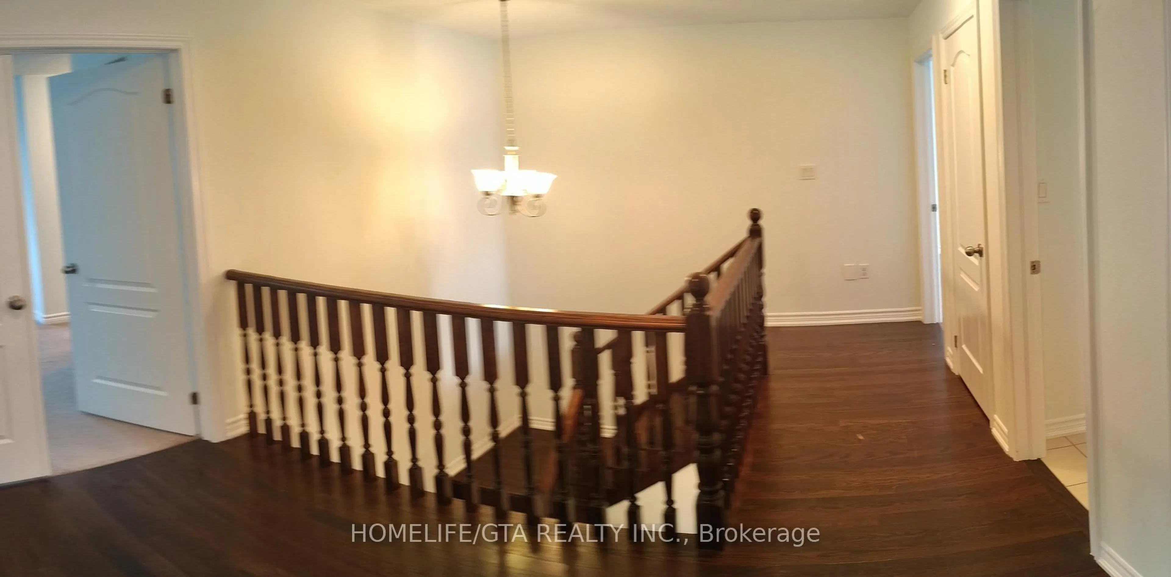 Indoor foyer for 1785 Western Cres, Oshawa Ontario L1G 0B4