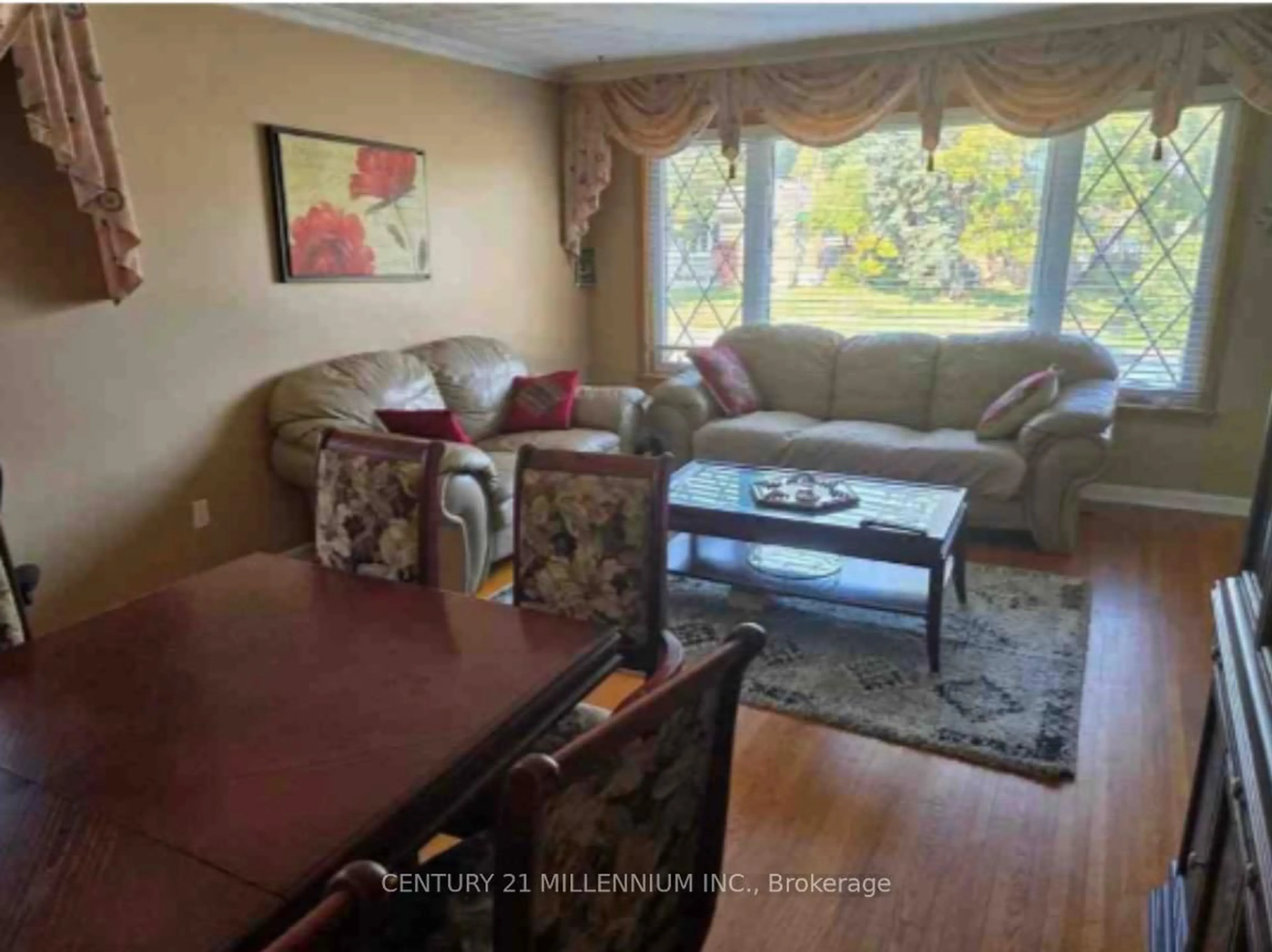 Living room with furniture, wood/laminate floor for 9 Tralee Ave, Toronto Ontario M1G 3E3