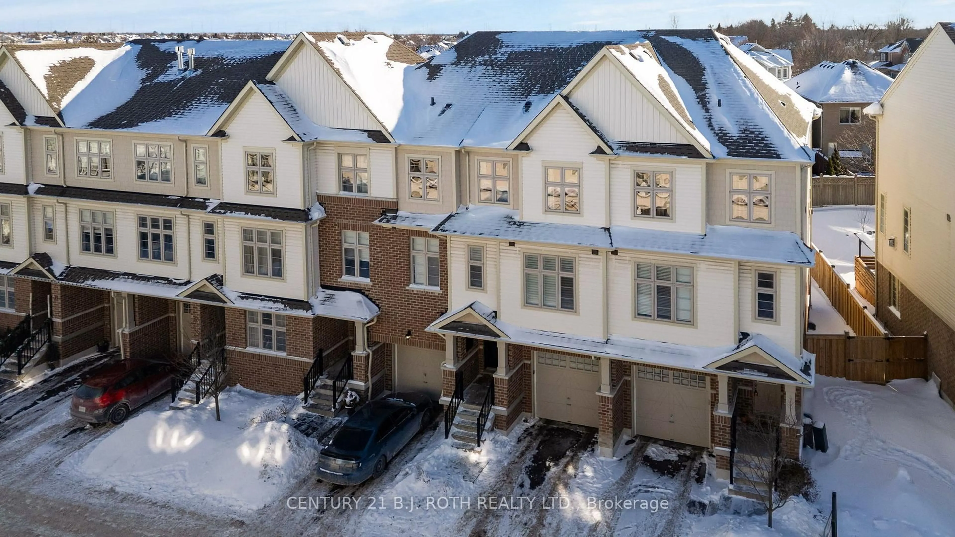 A pic from outside/outdoor area/front of a property/back of a property/a pic from drone, street for 33 Westbury Way, Whitby Ontario L1M 0L9