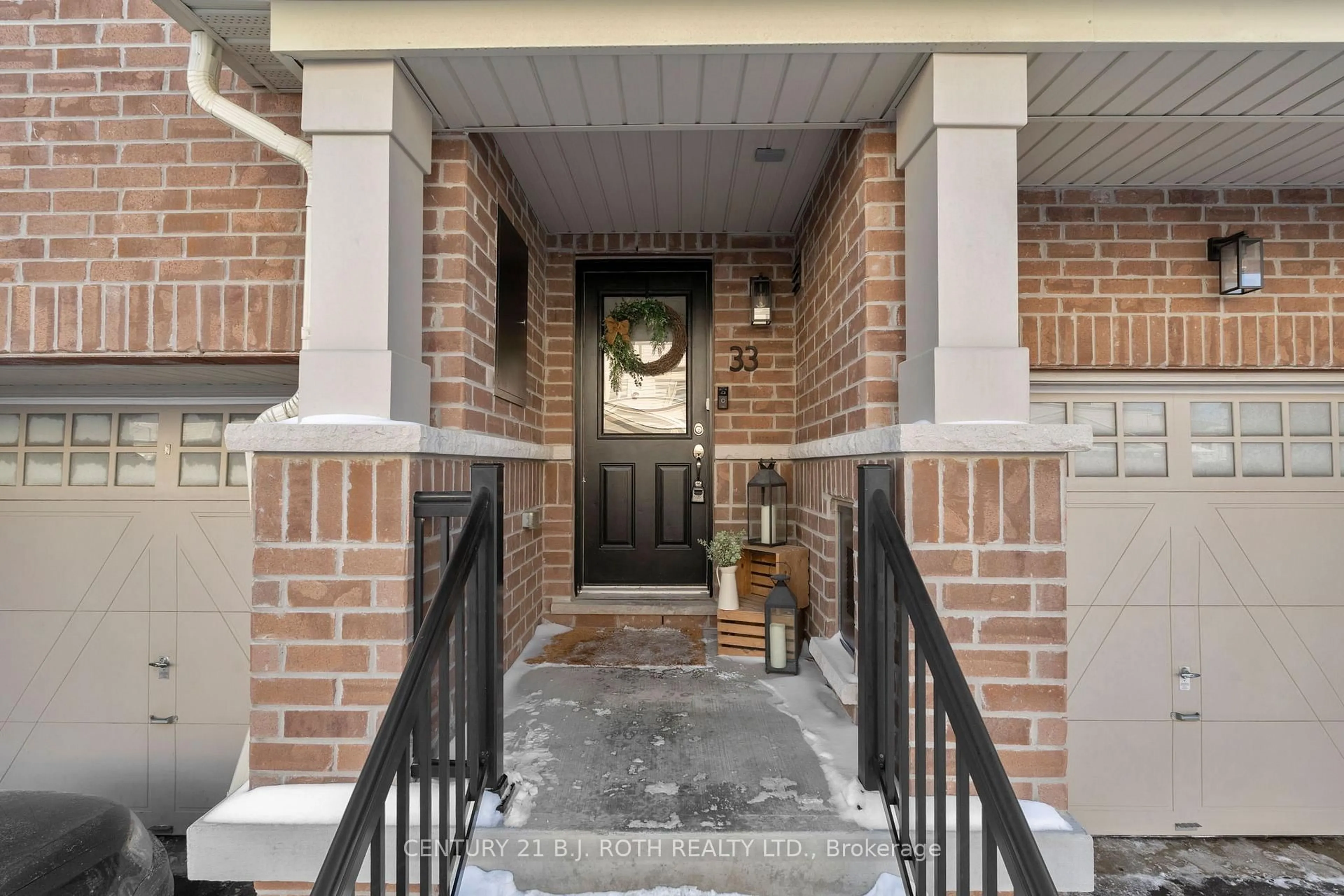 Indoor entryway for 33 Westbury Way, Whitby Ontario L1M 0L9