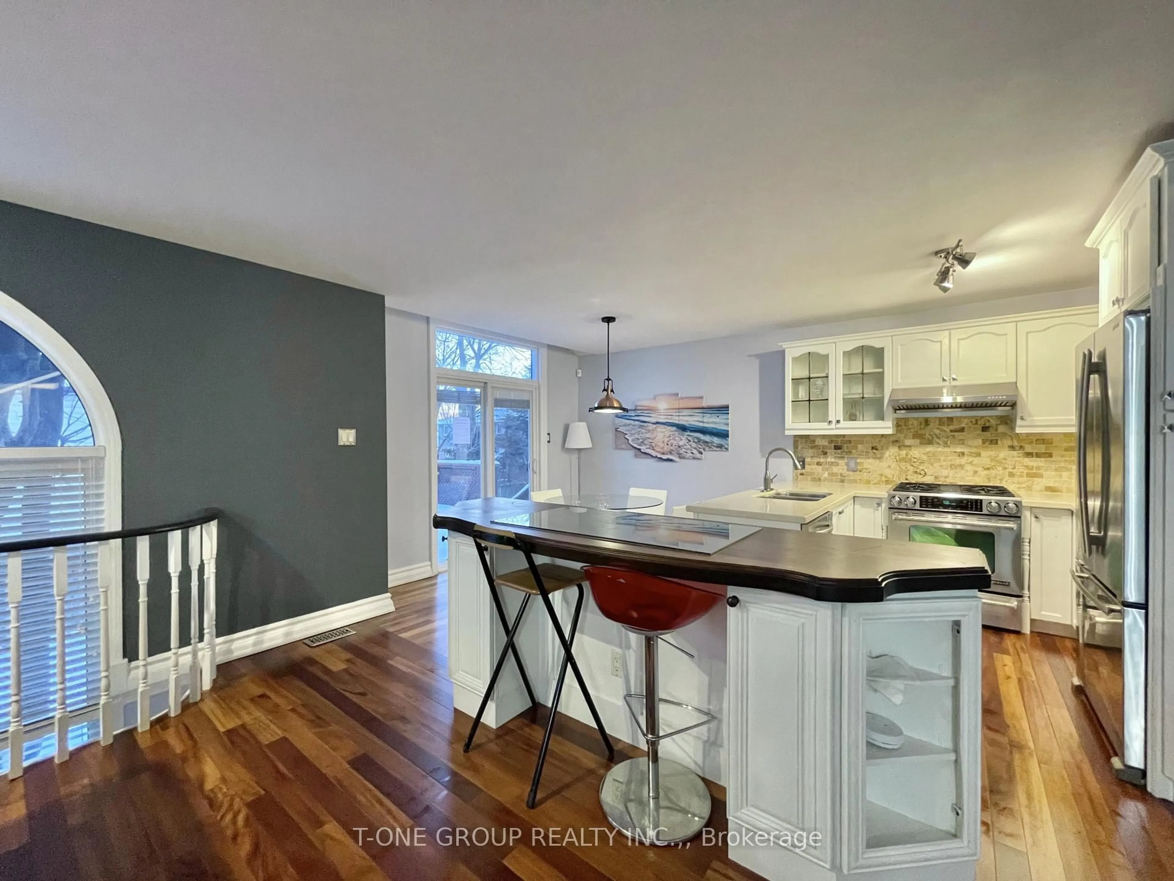 Open concept kitchen, unknown for 507 Dunlop St, Whitby Ontario L1N 1V3