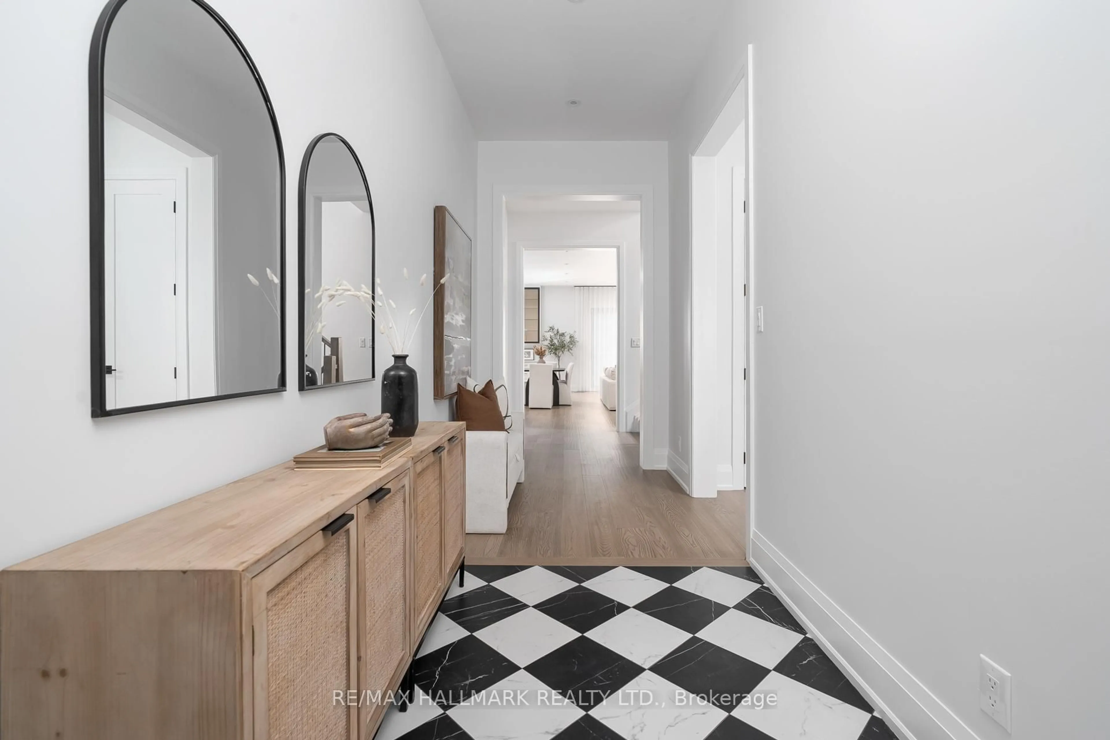 Indoor entryway for 36 Karnwood Dr, Toronto Ontario M1L 2Z5