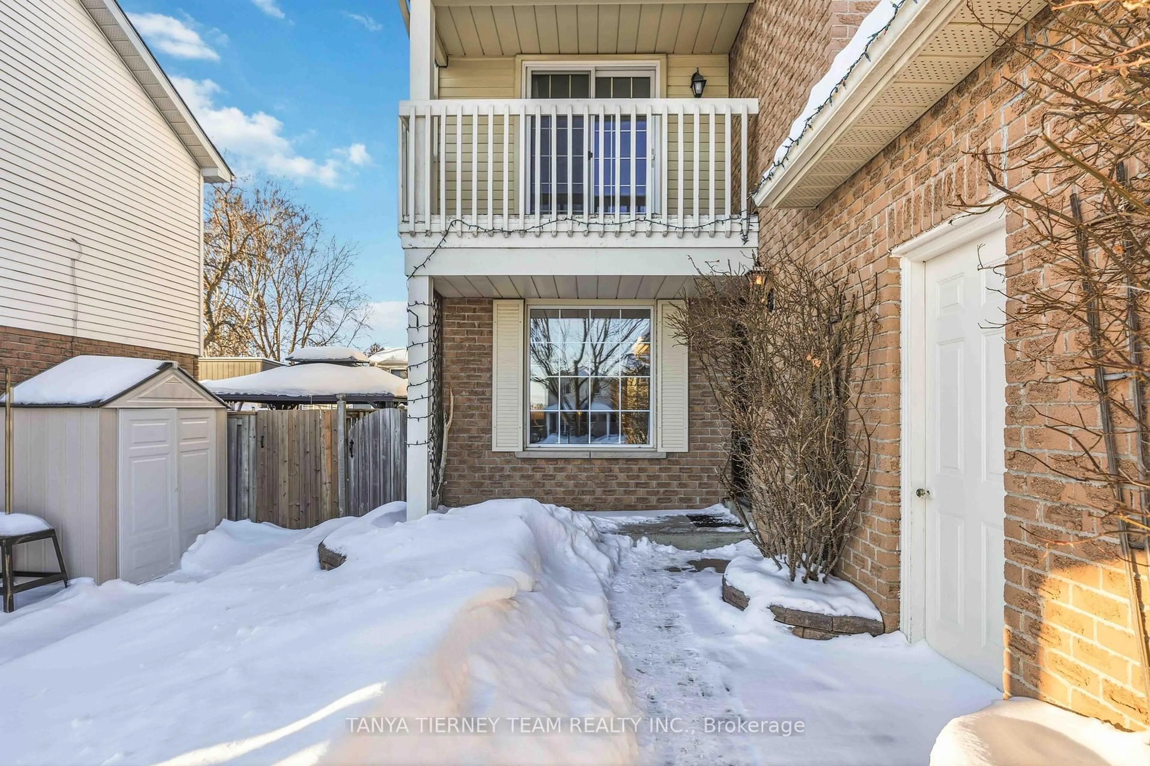 A pic from outside/outdoor area/front of a property/back of a property/a pic from drone, street for 748 Bennett Cres, Oshawa Ontario L1K 1T6