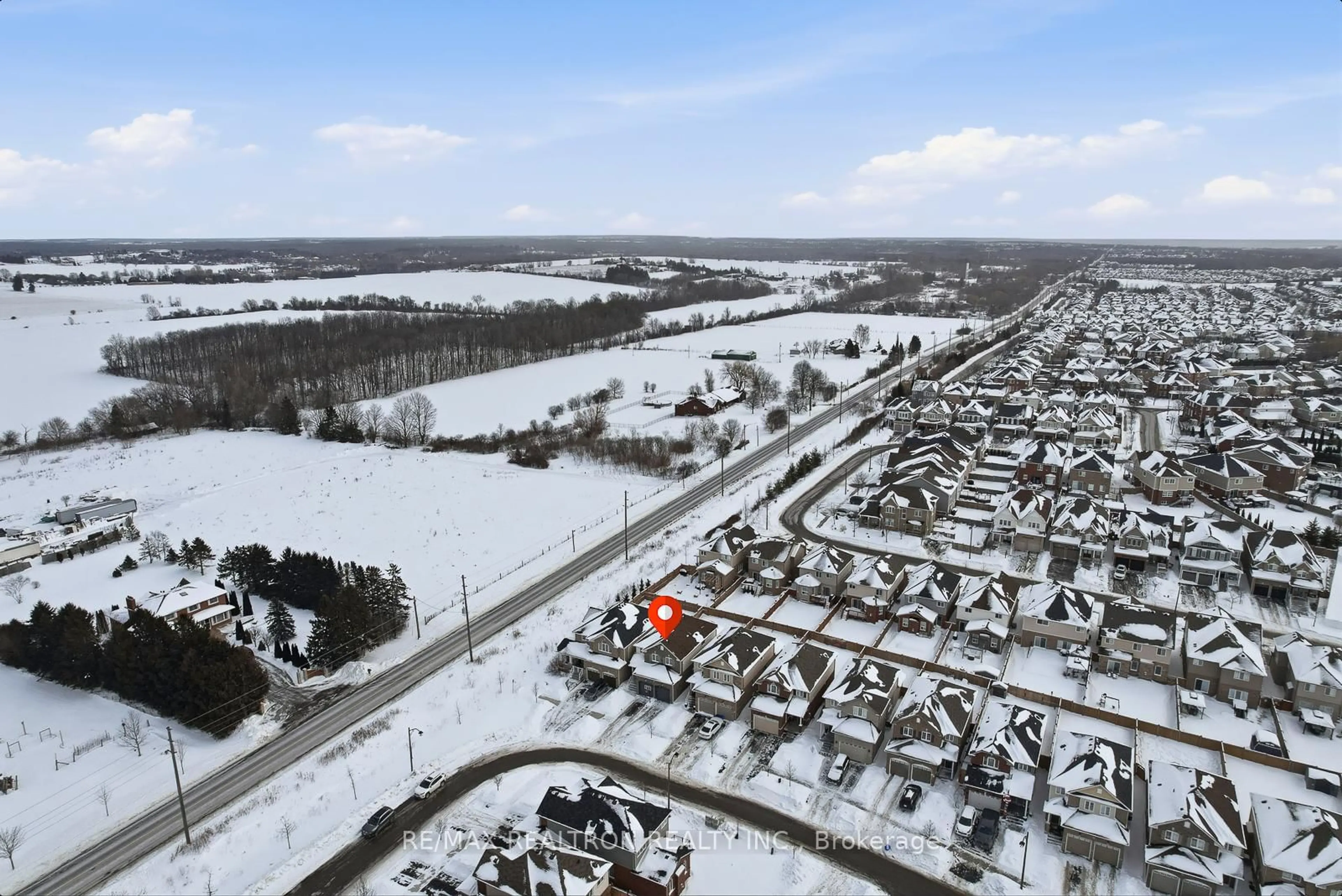 A pic from outside/outdoor area/front of a property/back of a property/a pic from drone, street for 1493 Dunedin Cres, Oshawa Ontario L1K 0T9