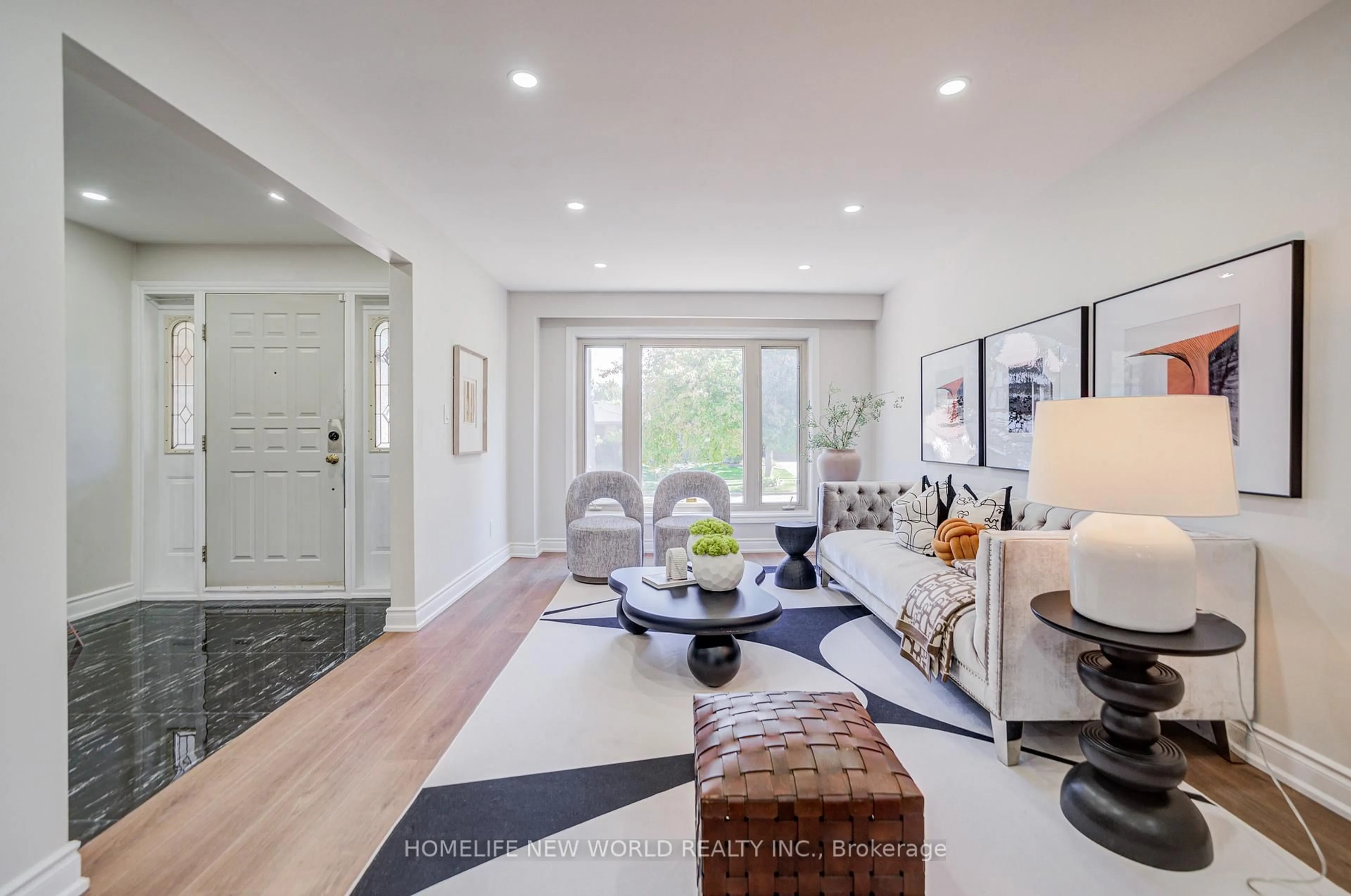 Indoor entryway for 54 Marblemount Cres, Toronto Ontario M1T 2H4