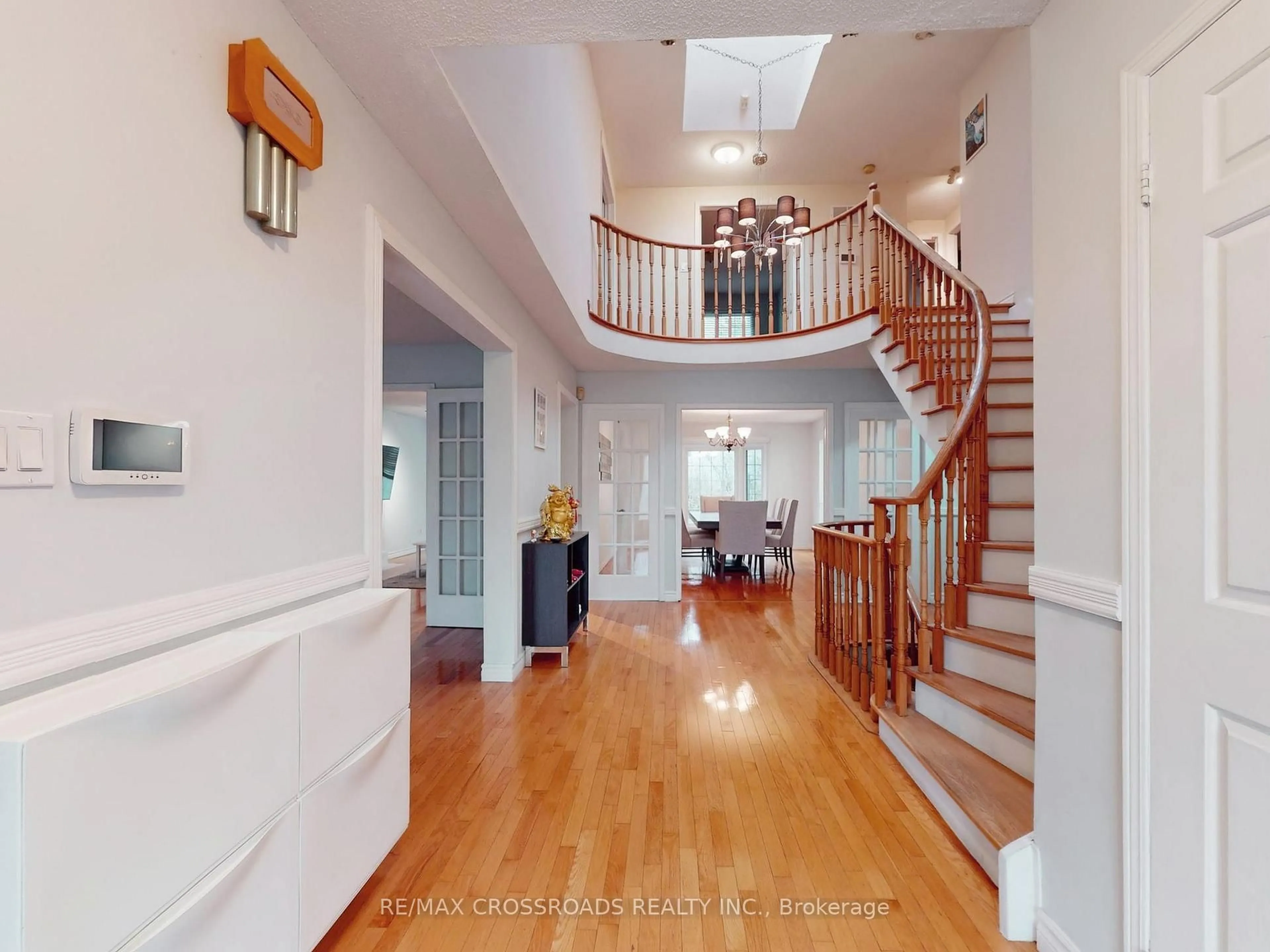 Indoor foyer for 500 Lightfoot Pl, Pickering Ontario L1V 5Z5