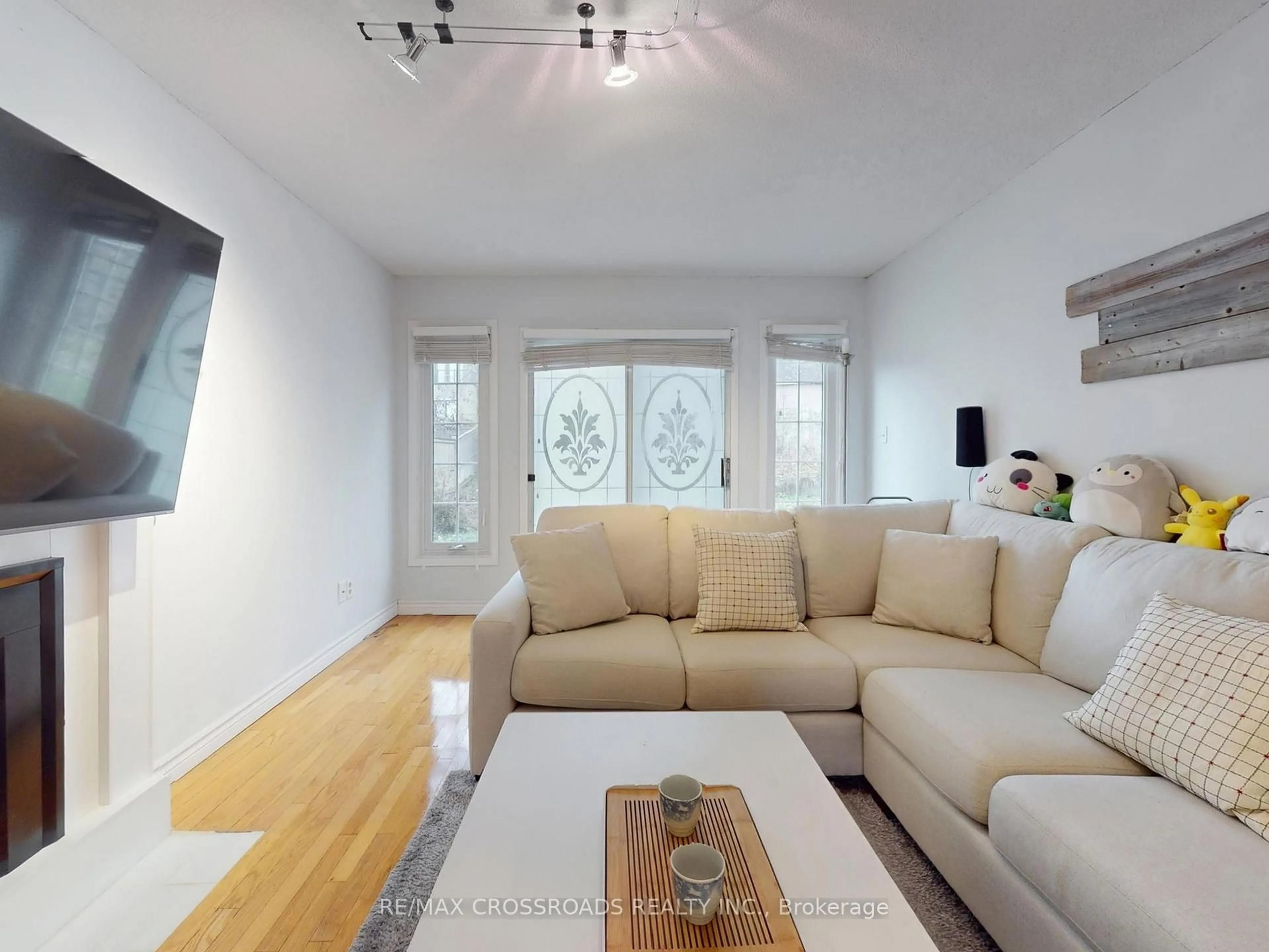 Living room with furniture, unknown for 500 Lightfoot Pl, Pickering Ontario L1V 5Z5