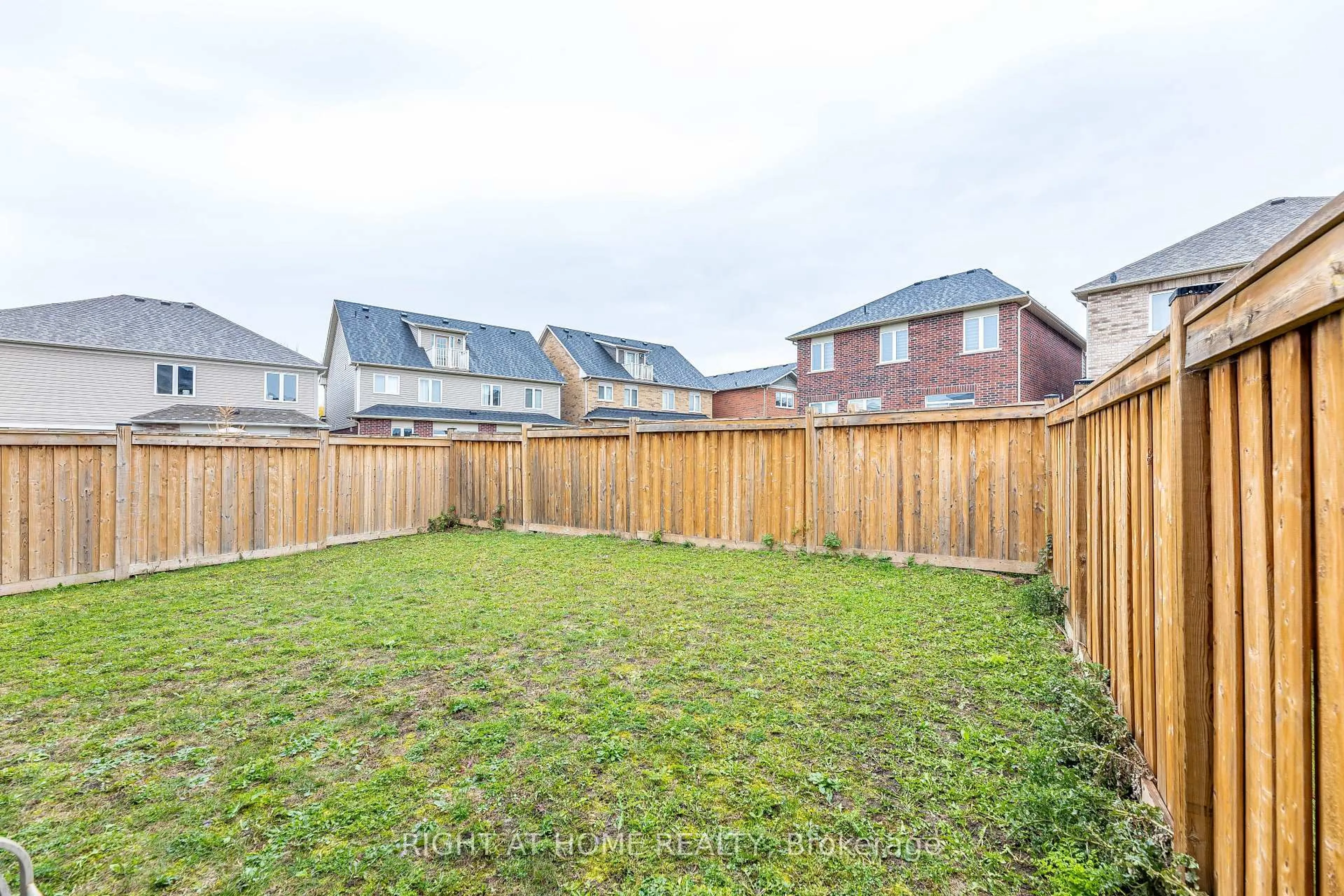Patio, street for 2296 Secreto Dr, Oshawa Ontario L1L 0L3