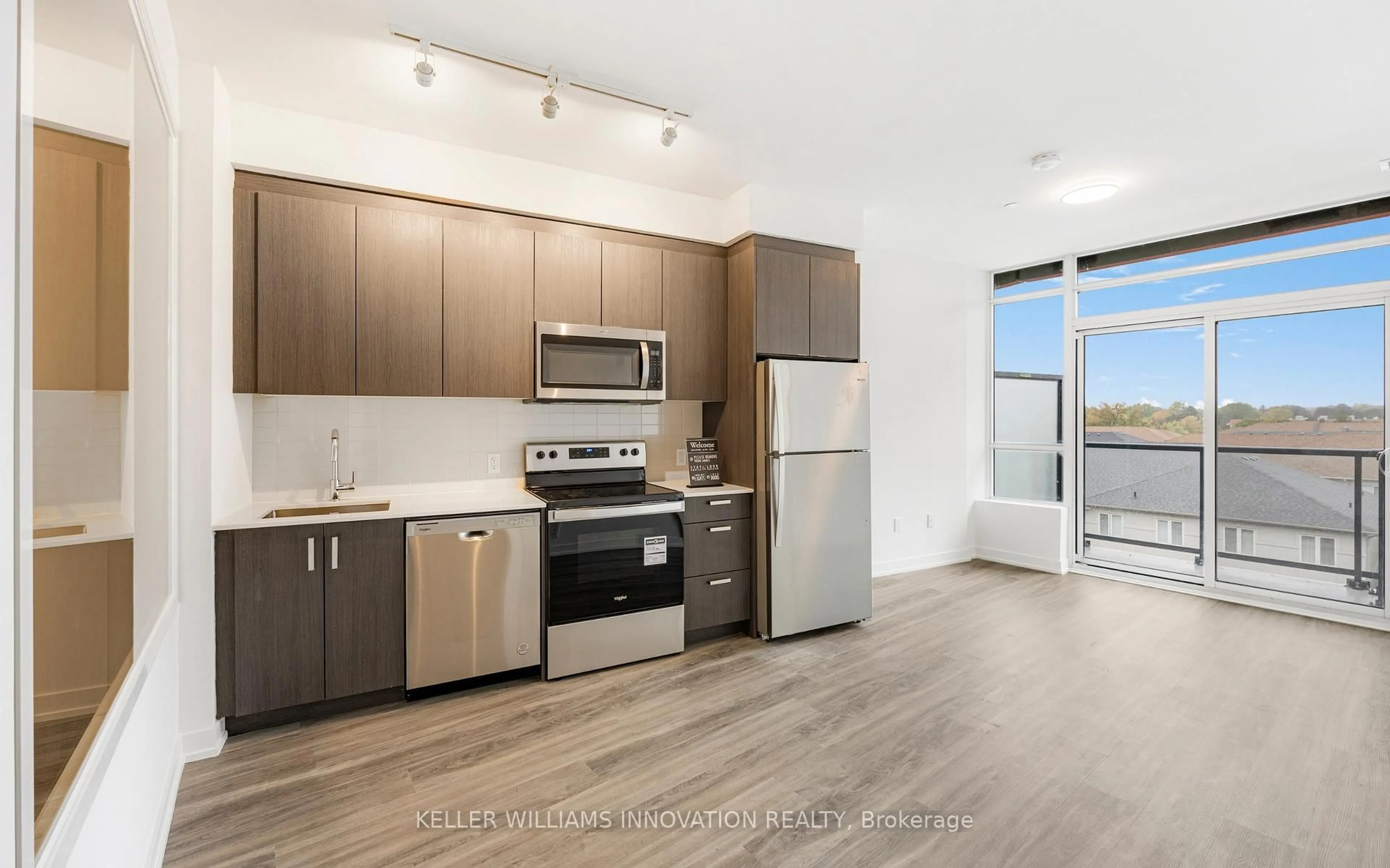 Standard kitchen, unknown for 1010 Dundas St #524, Whitby Ontario L1N 2K2