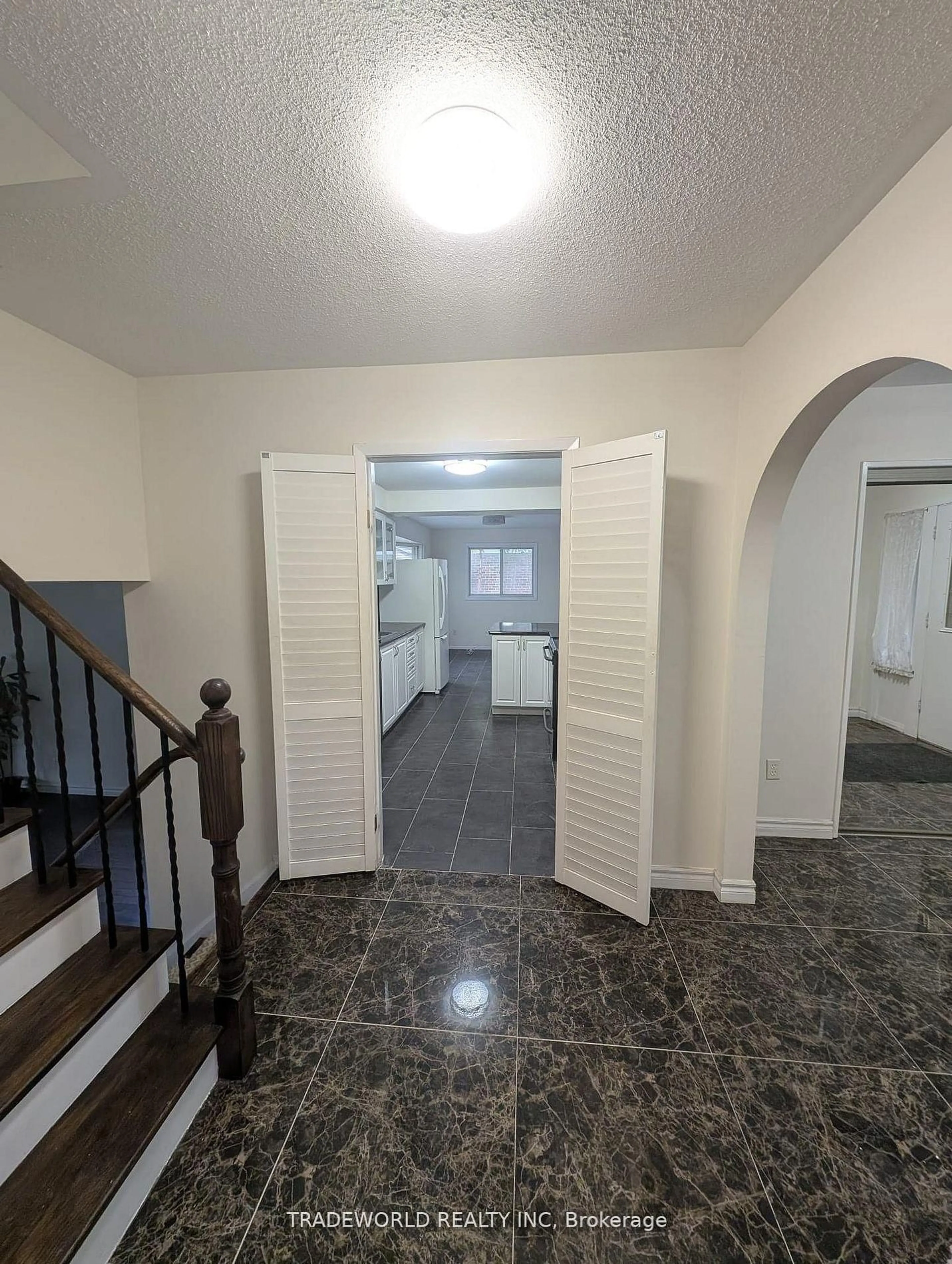 Indoor foyer for 7 Fluellen Dr, Toronto Ontario M1W 2B2