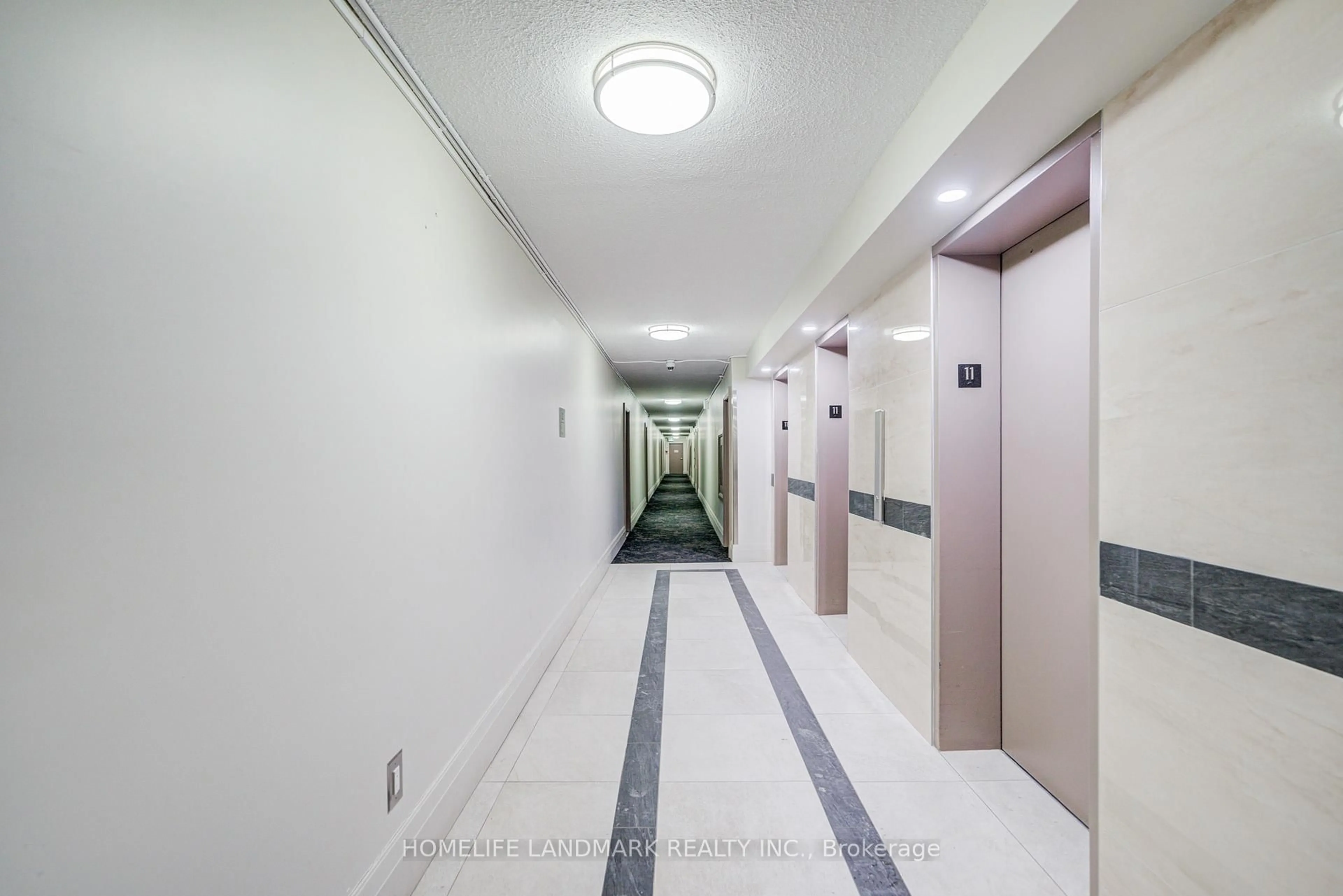Indoor foyer for 1950 Kennedy Rd #1114, Toronto Ontario M1P 4S9
