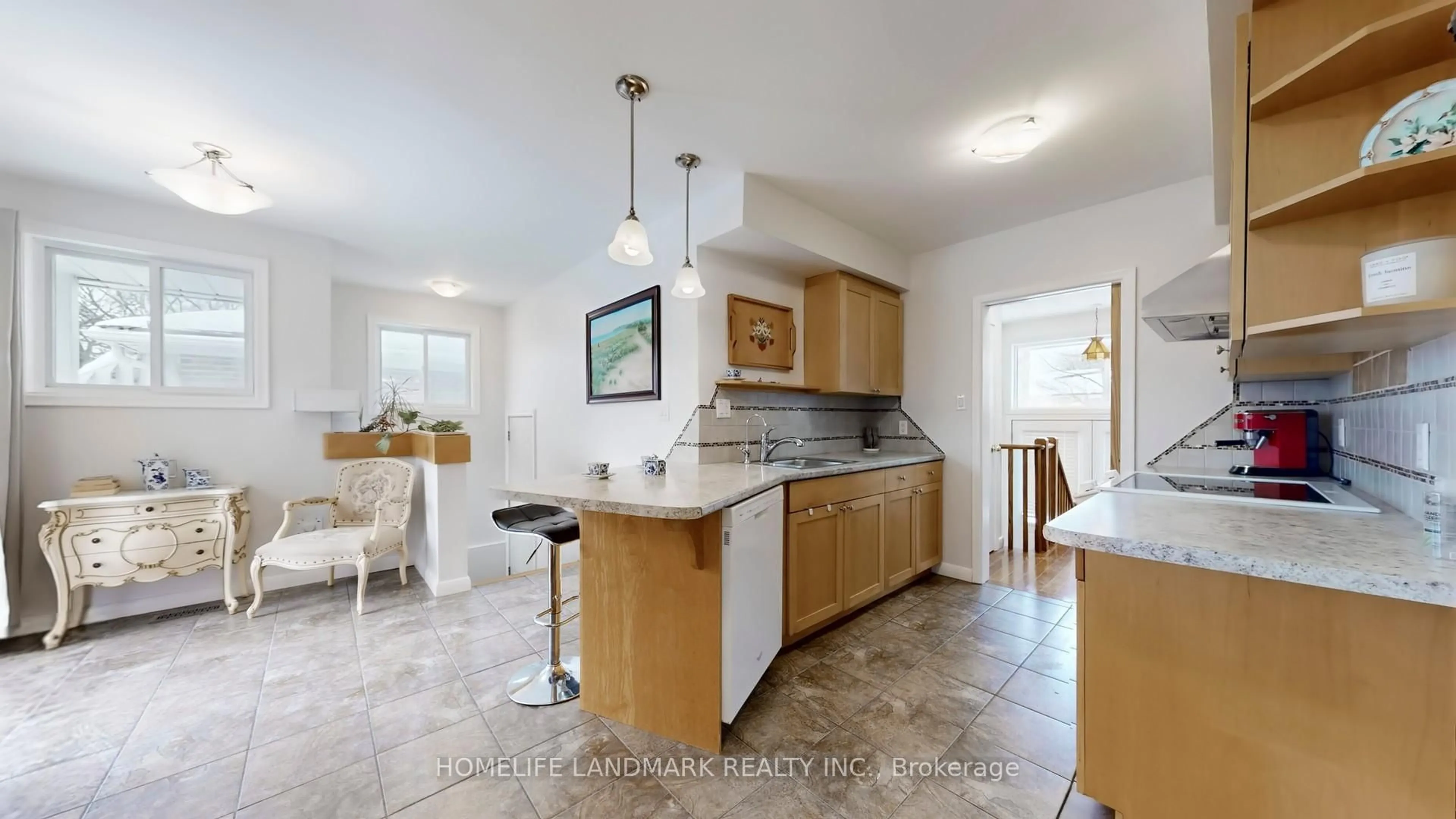 Open concept kitchen, ceramic/tile floor for 172 Sussex St, Oshawa Ontario L1G 1V9