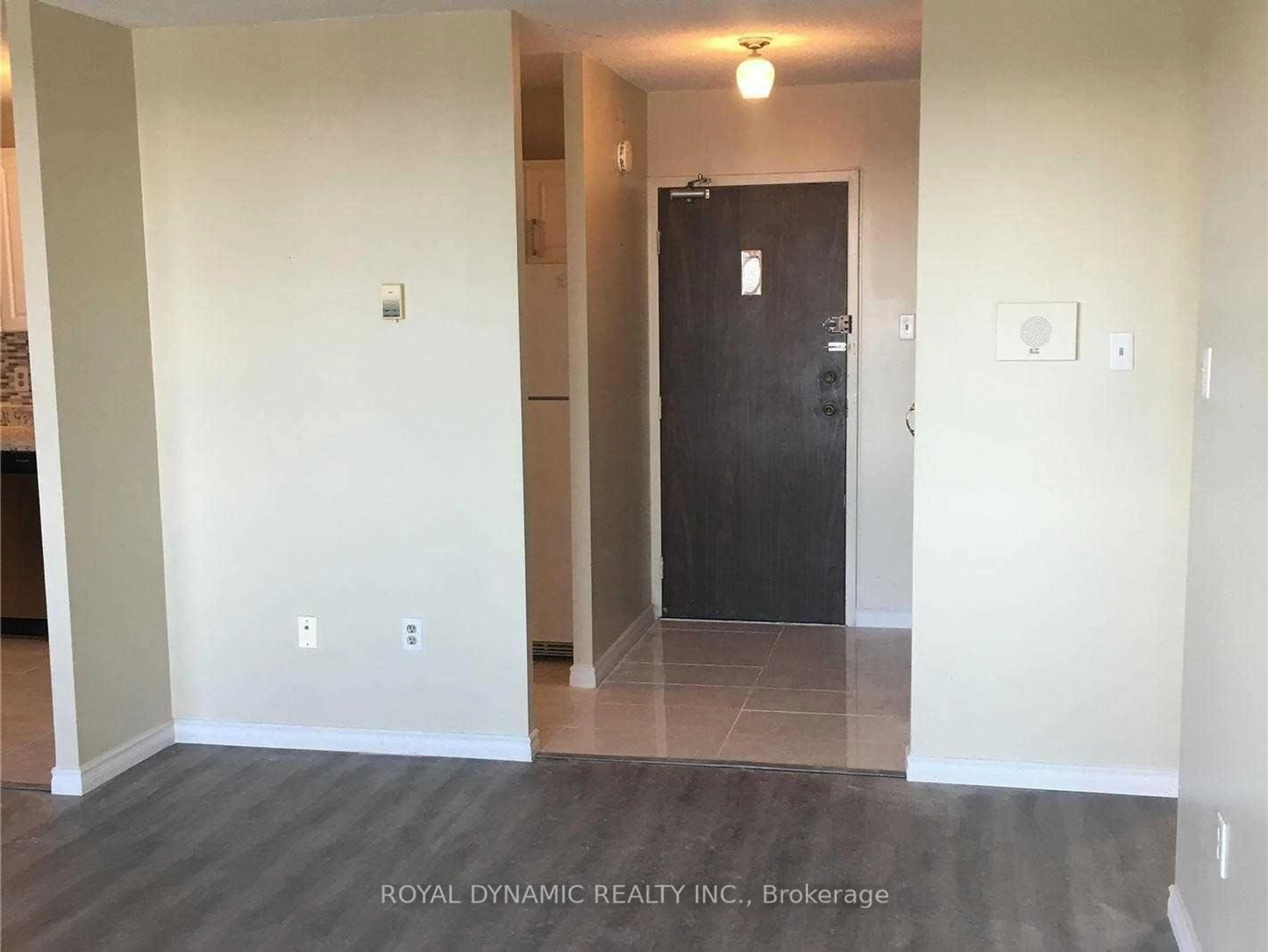 Indoor entryway for 15 Torrance Rd #806, Toronto Ontario M1J 3K2