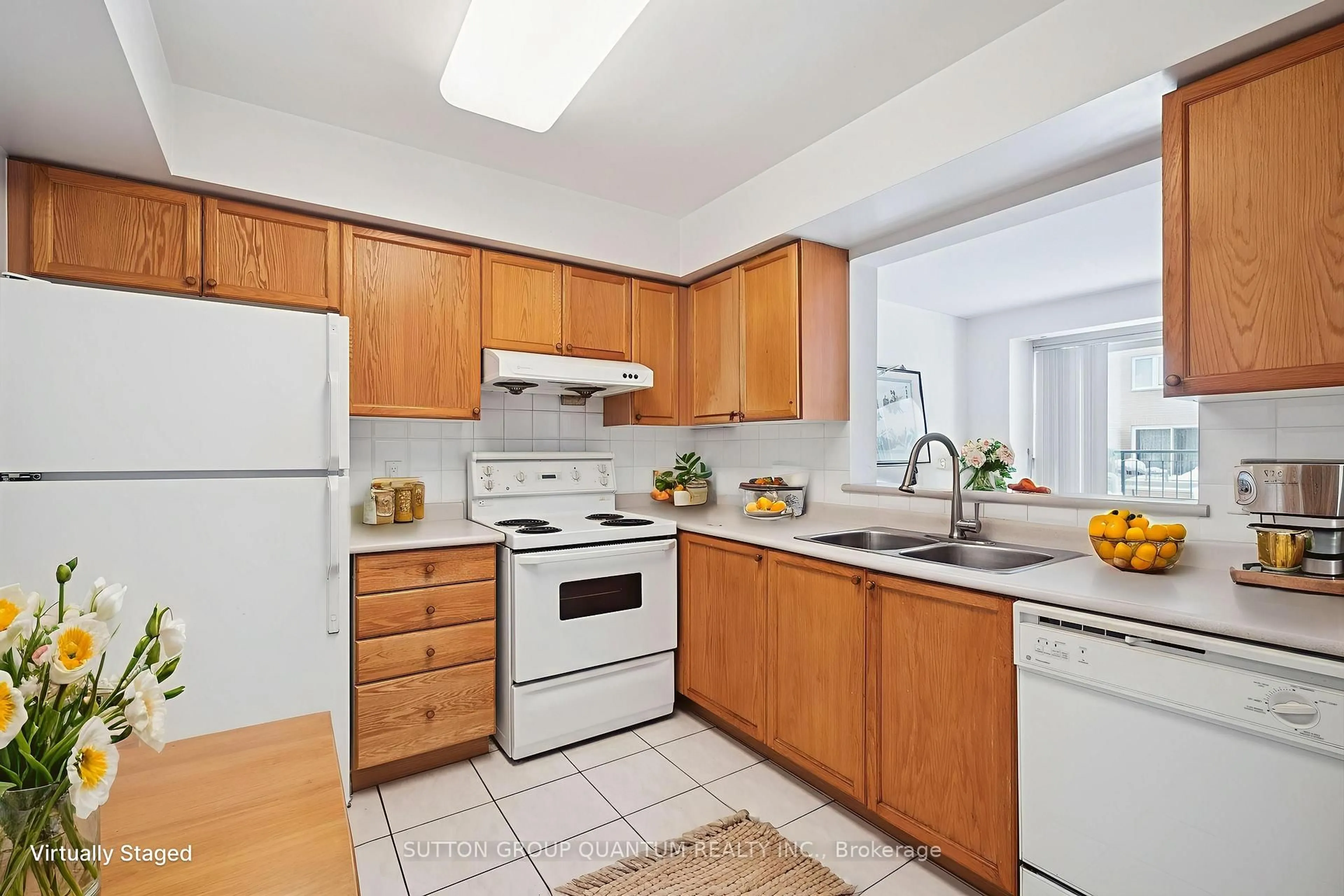 Standard kitchen, unknown for 119 Omni Dr #7, Toronto Ontario M1P 5A6