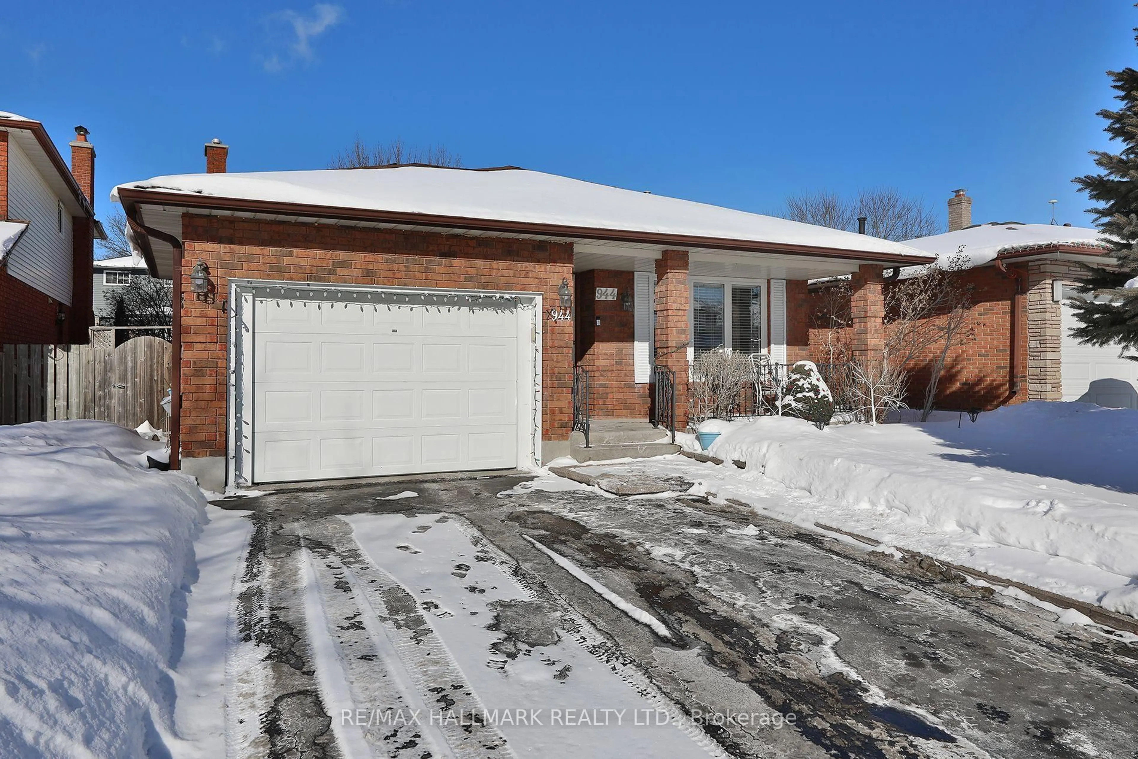 Home with brick exterior material, street for 944 William Booth Cres, Oshawa Ontario L1G 7N4