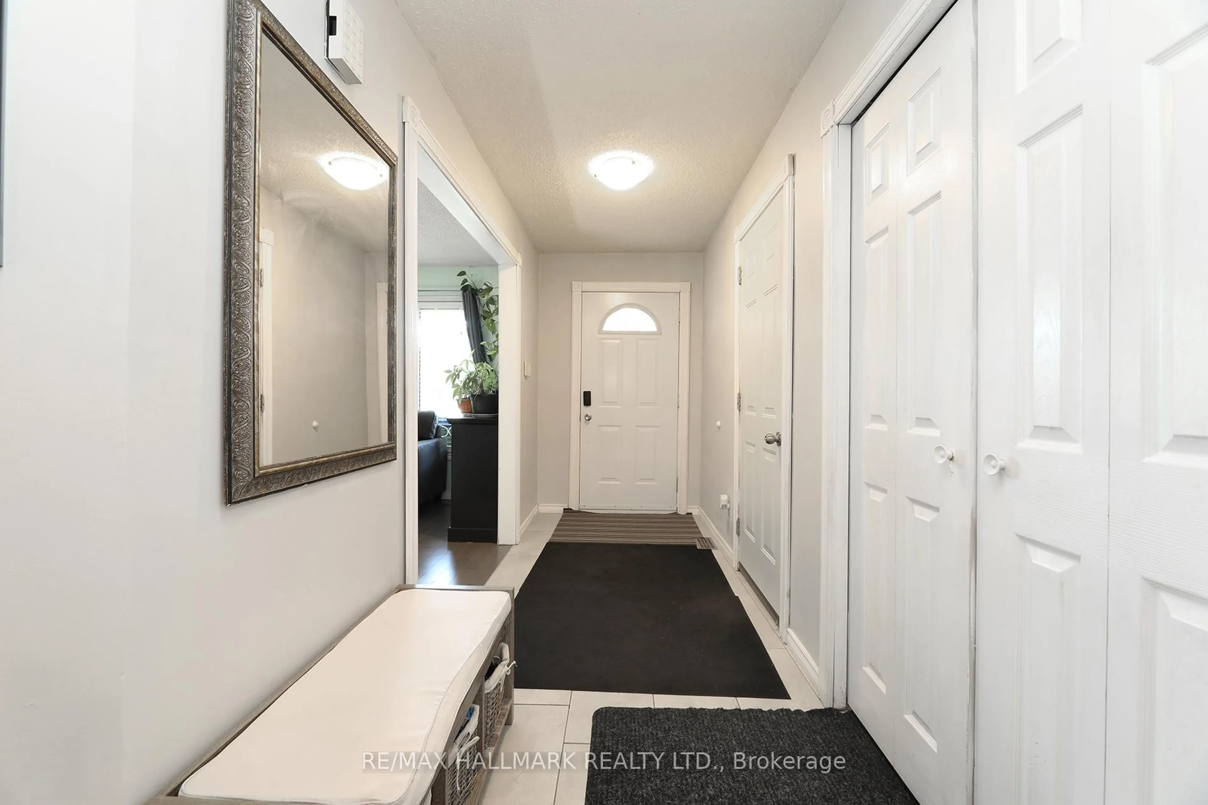 Indoor entryway for 944 William Booth Cres, Oshawa Ontario L1G 7N4