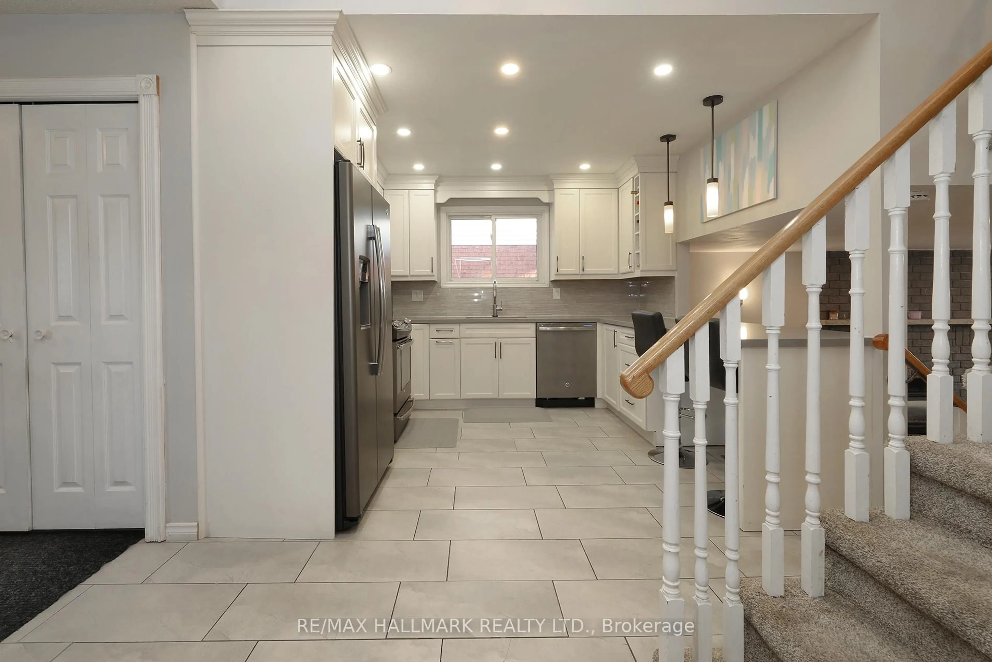 Open concept kitchen, ceramic/tile floor for 944 William Booth Cres, Oshawa Ontario L1G 7N4