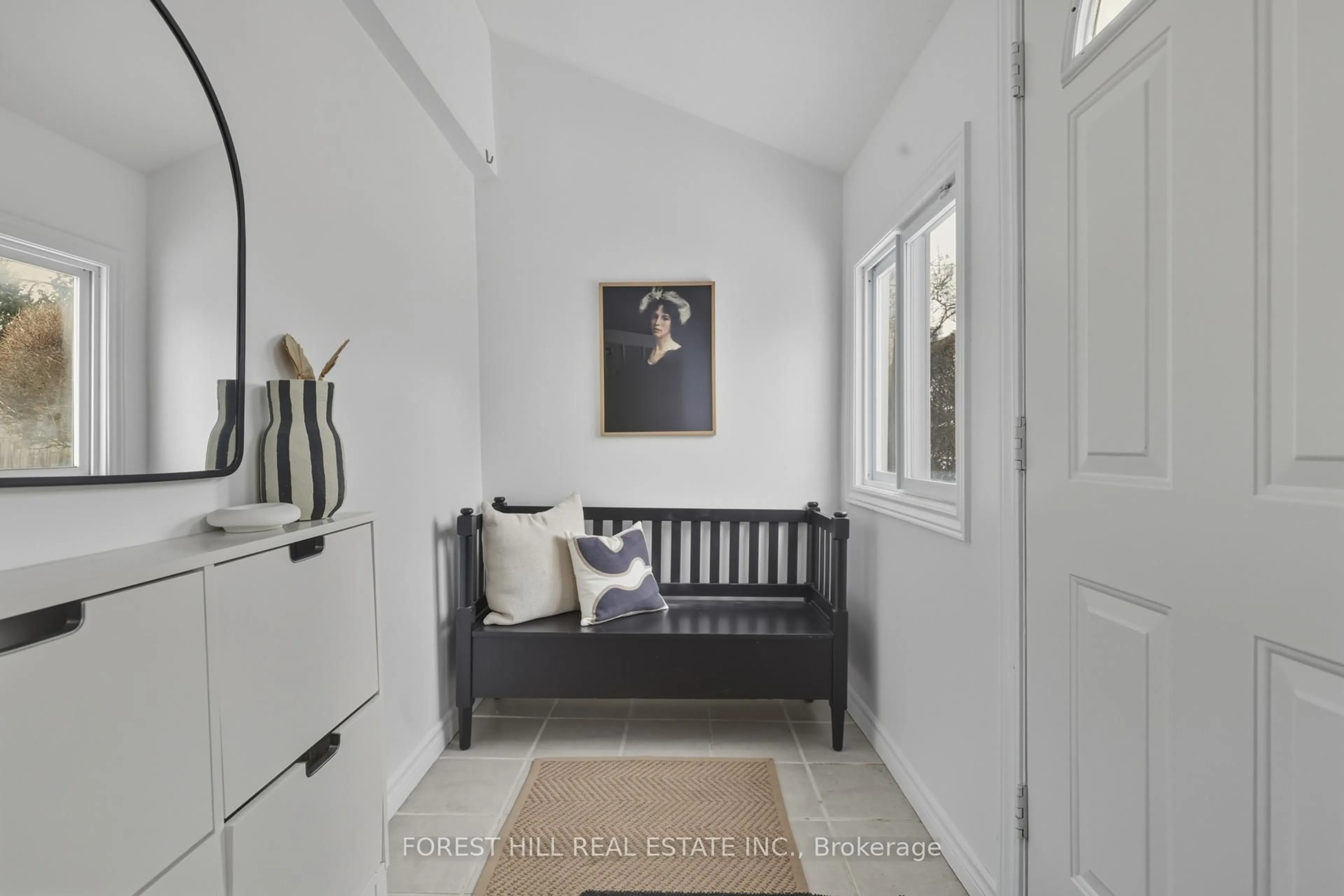 Indoor entryway for 33 Craven Rd, Toronto Ontario M4L 2Z4