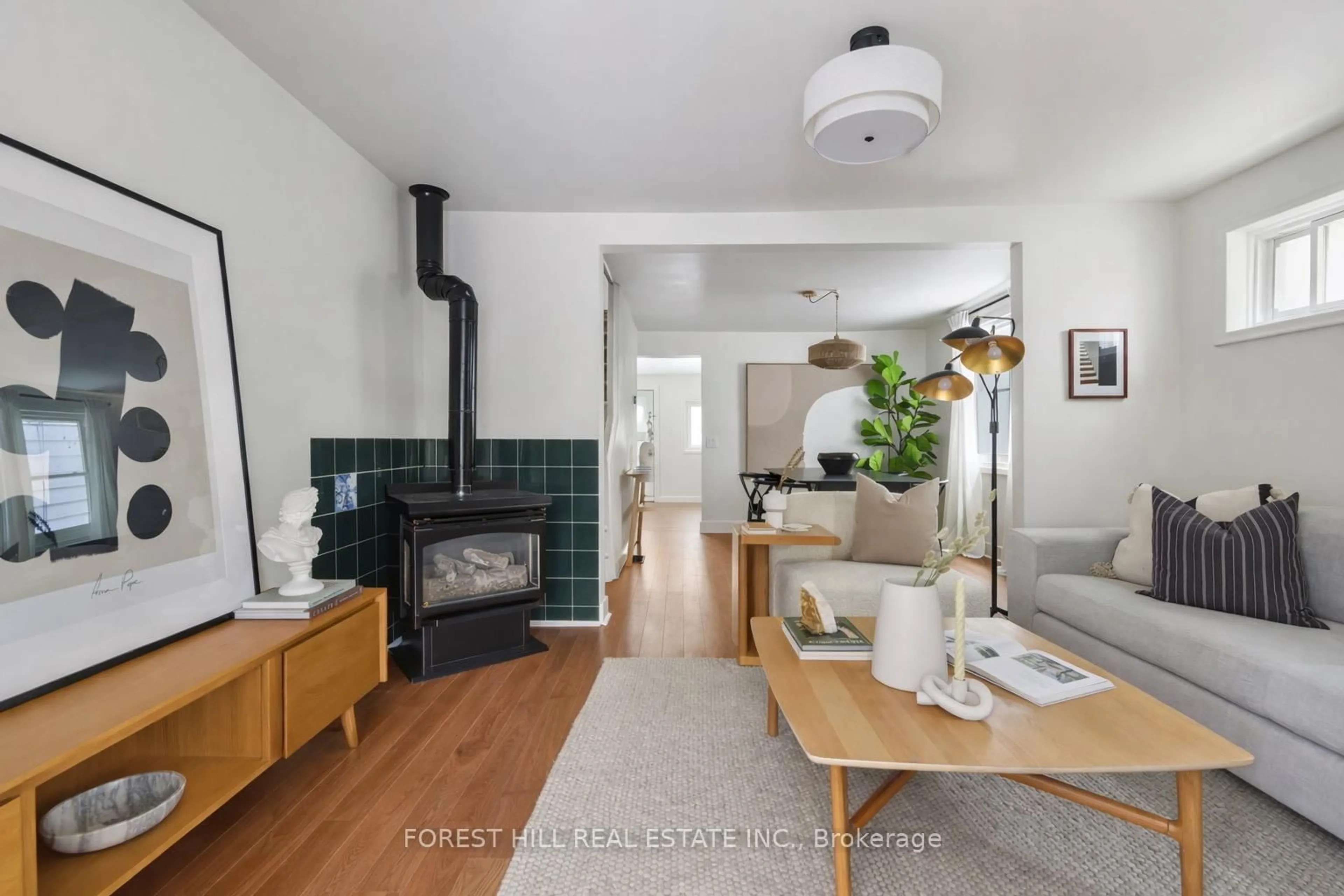 Living room with furniture, unknown for 33 Craven Rd, Toronto Ontario M4L 2Z4