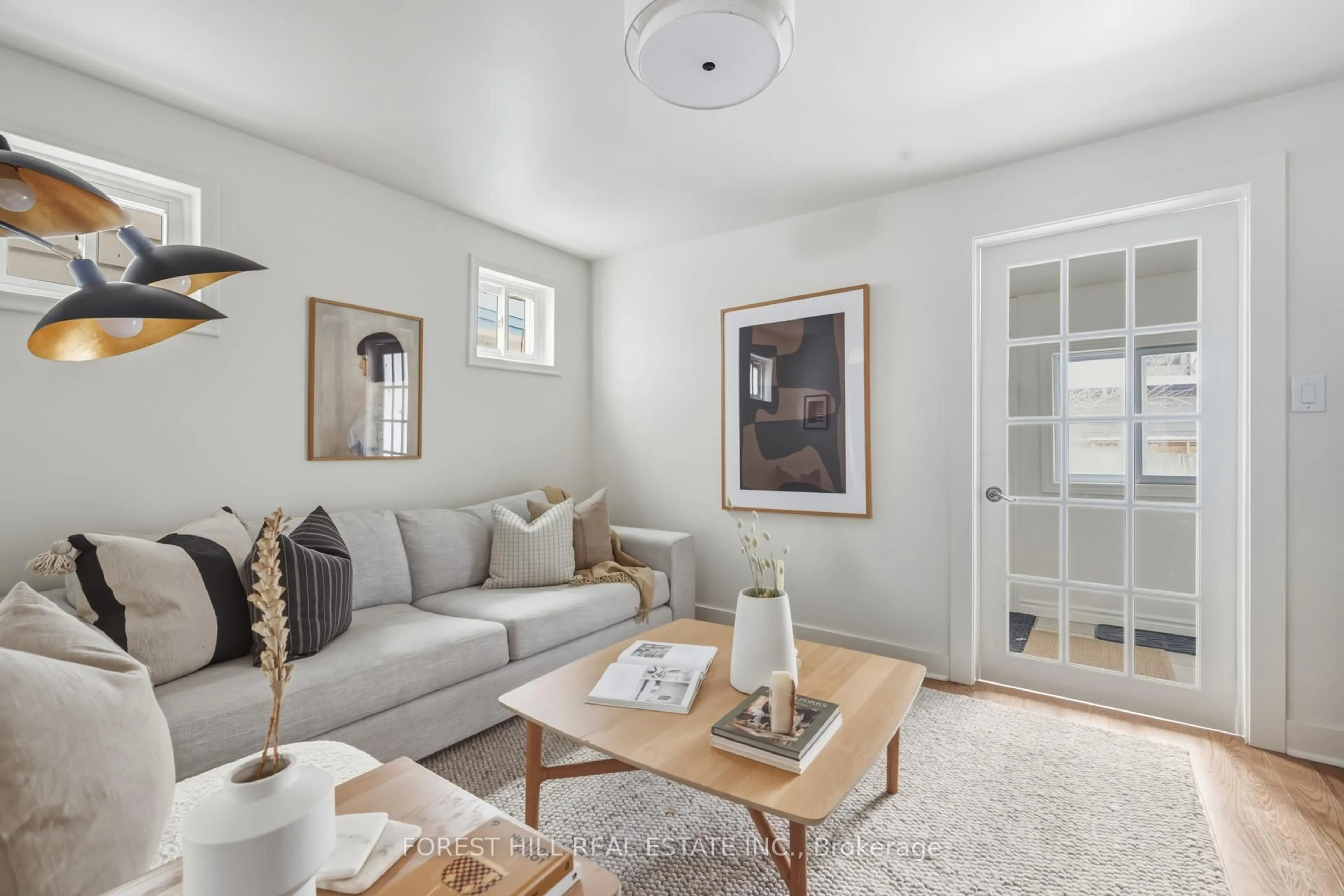 Living room with furniture, unknown for 33 Craven Rd, Toronto Ontario M4L 2Z4