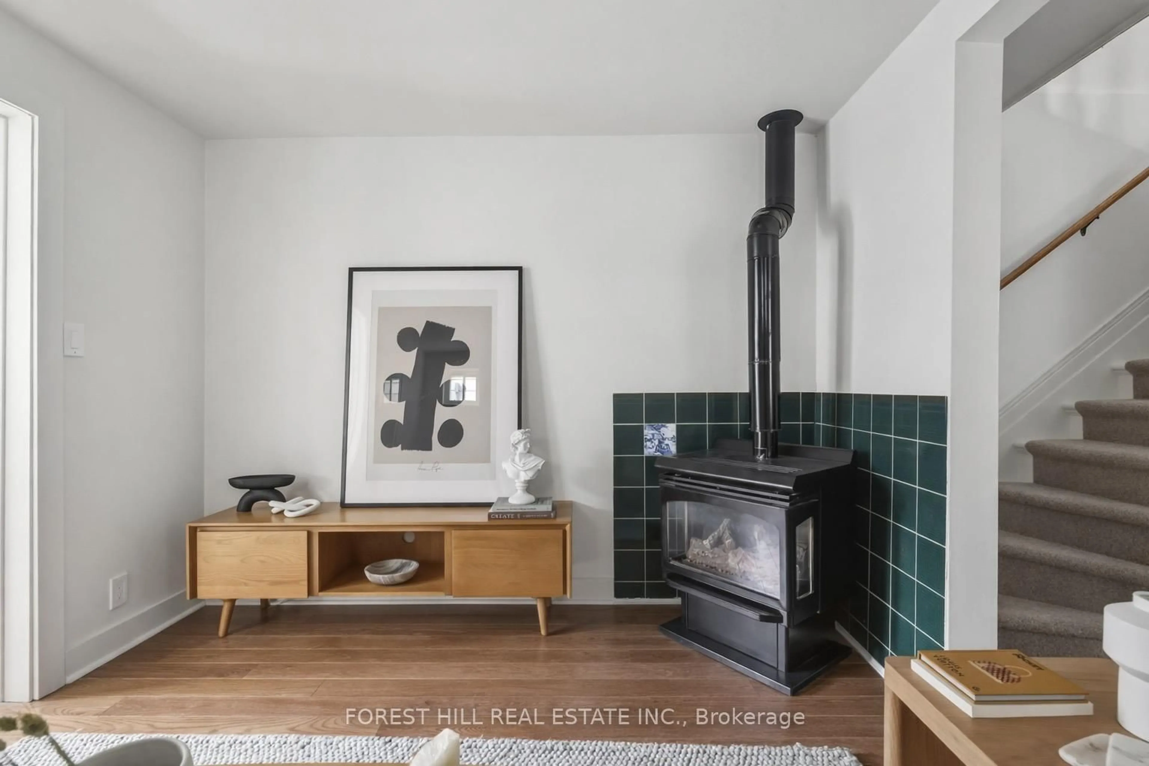 Living room with furniture, ceramic/tile floor for 33 Craven Rd, Toronto Ontario M4L 2Z4