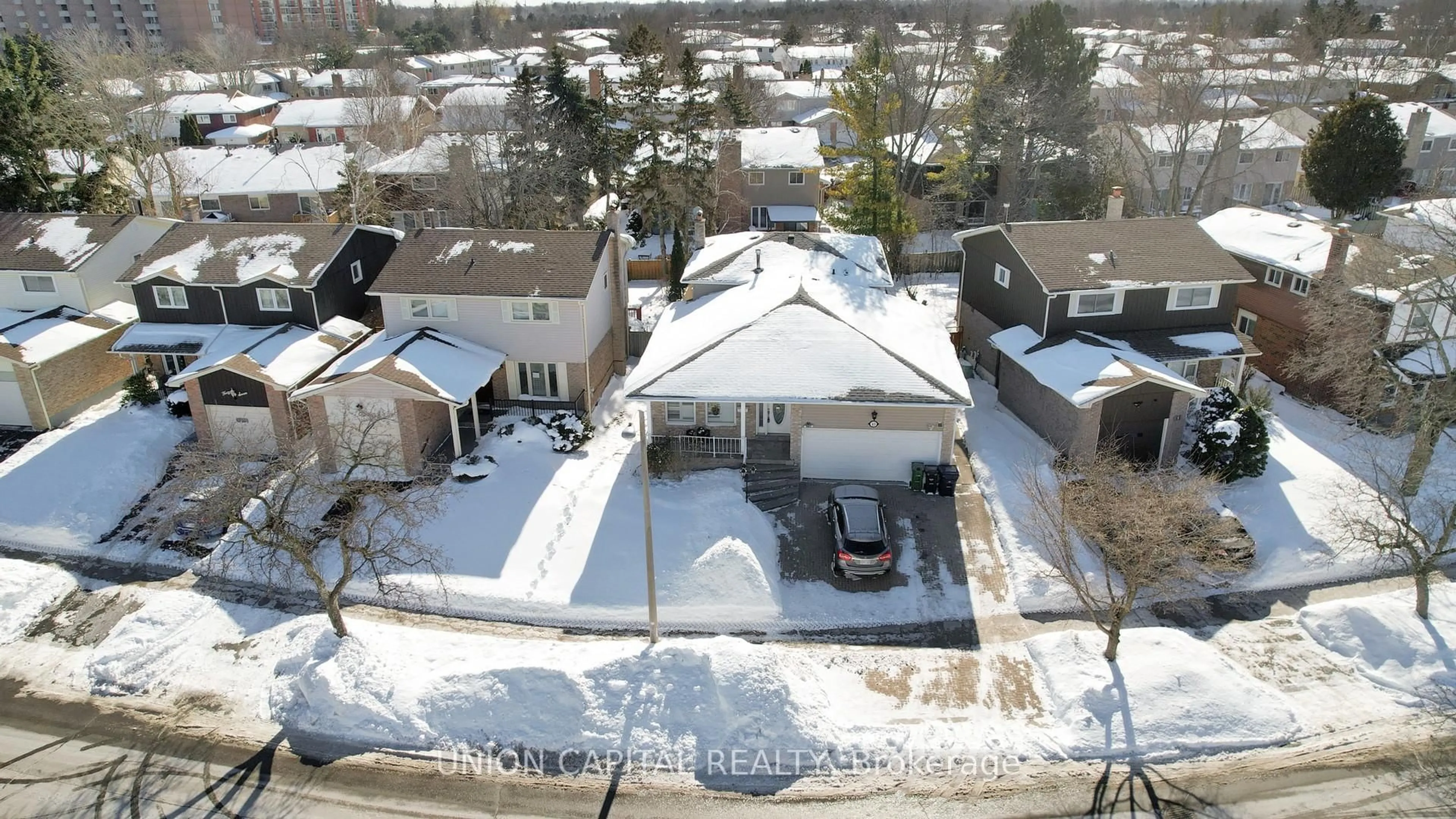 A pic from outside/outdoor area/front of a property/back of a property/a pic from drone, street for 43 Fireside Dr, Toronto Ontario M1B 2C9