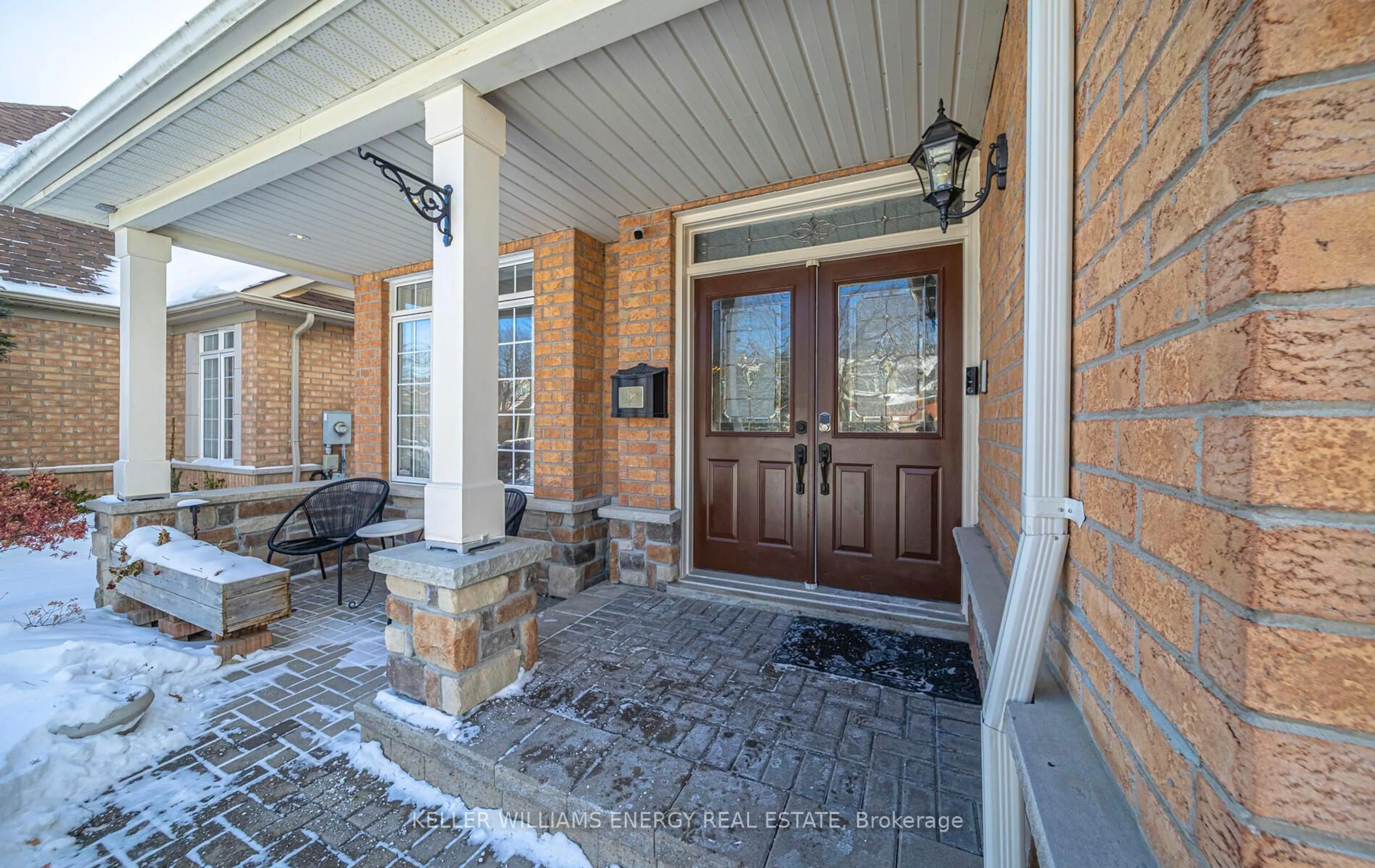 Indoor entryway for 124 Mackey Dr, Whitby Ontario L1P 1R6