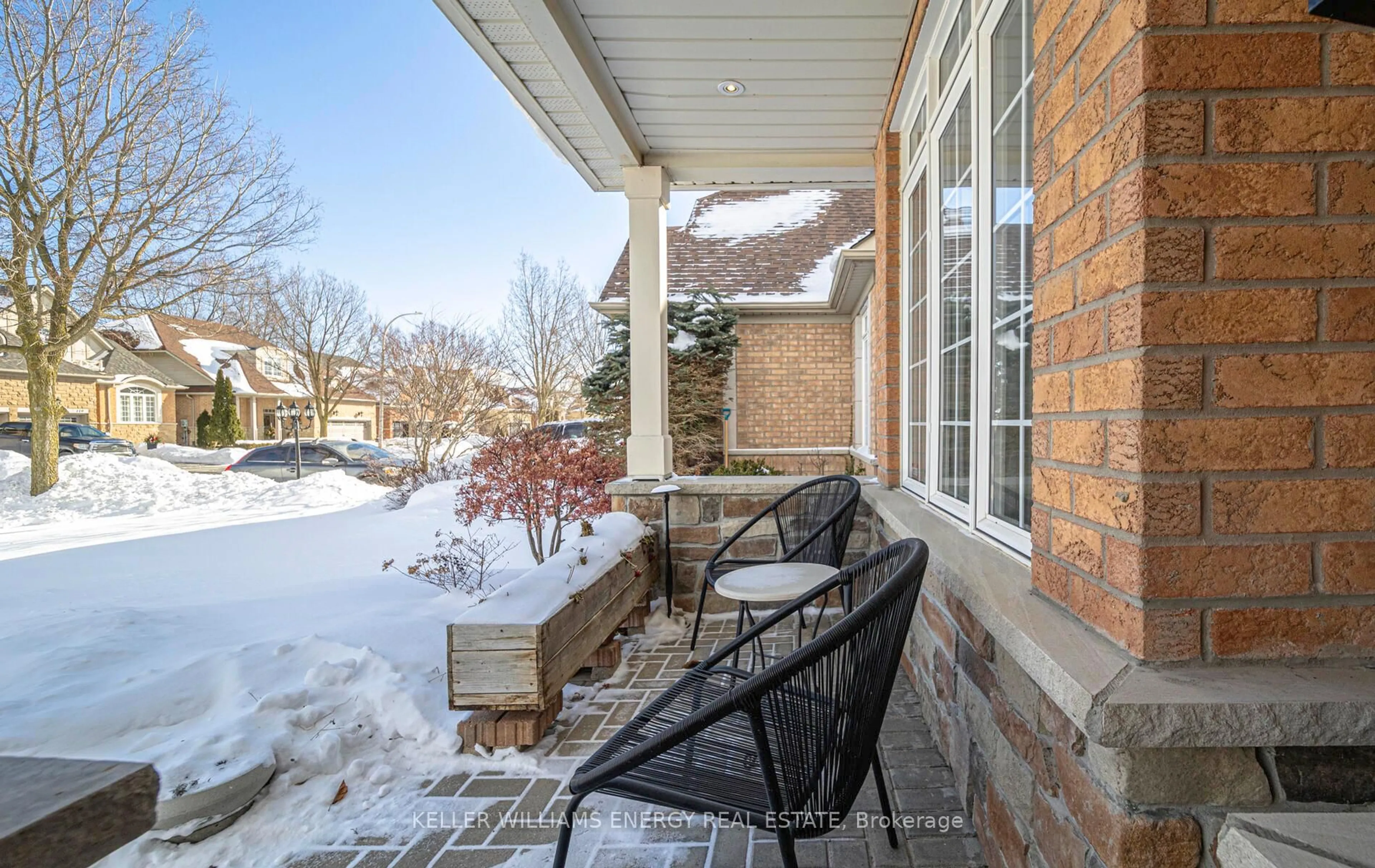 Patio, street for 124 Mackey Dr, Whitby Ontario L1P 1R6